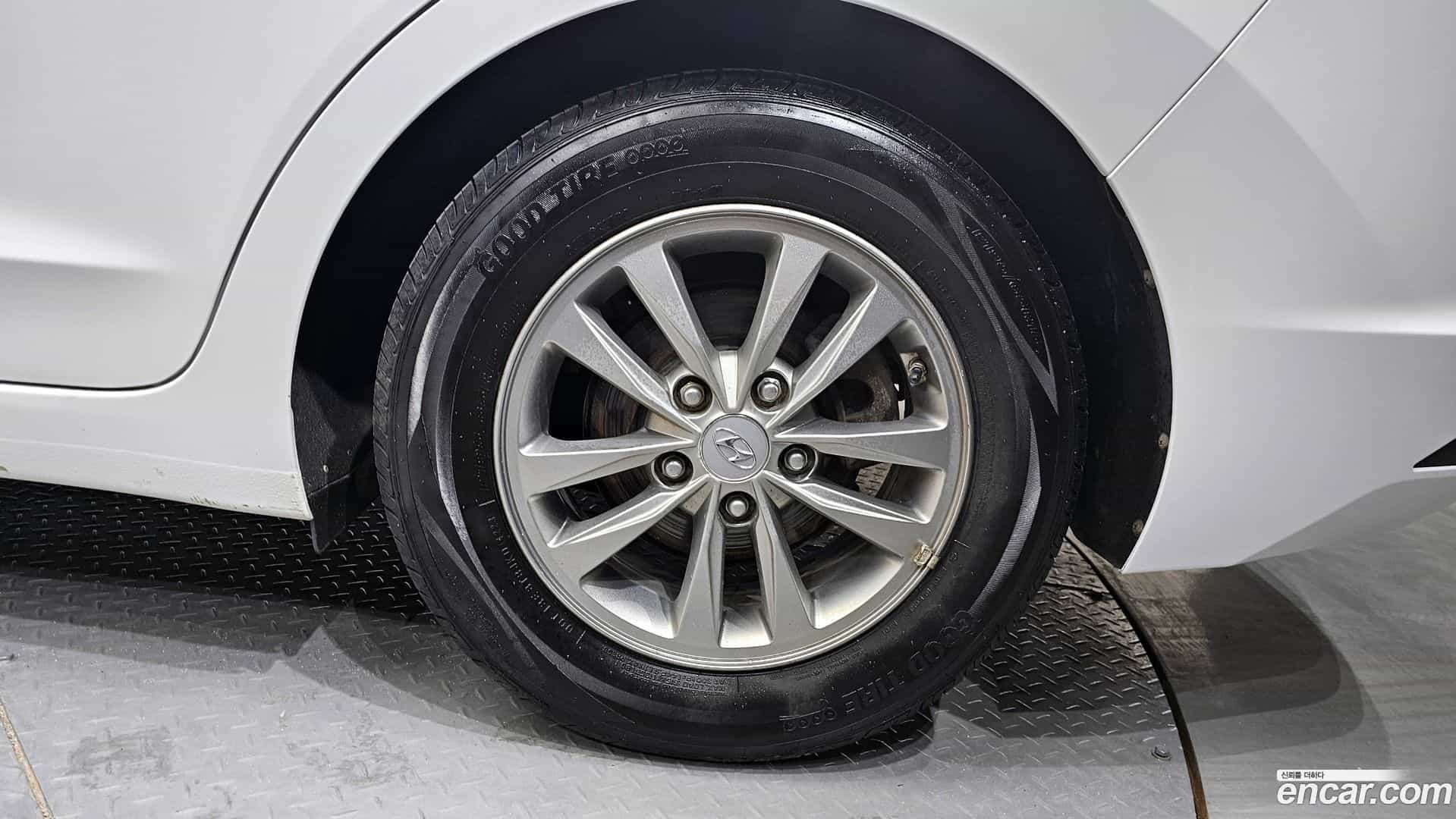 AVANTE Hyundai 2019.5-OUTER-031