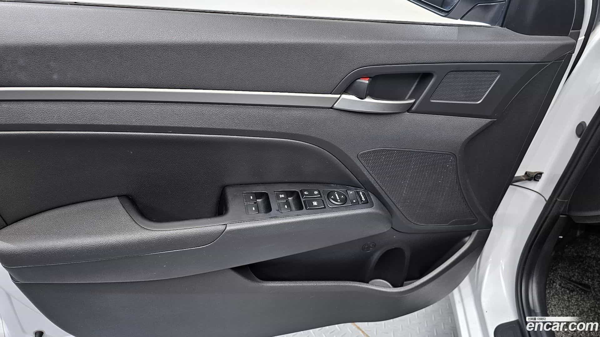 AVANTE Hyundai 2019.5-INNER-034