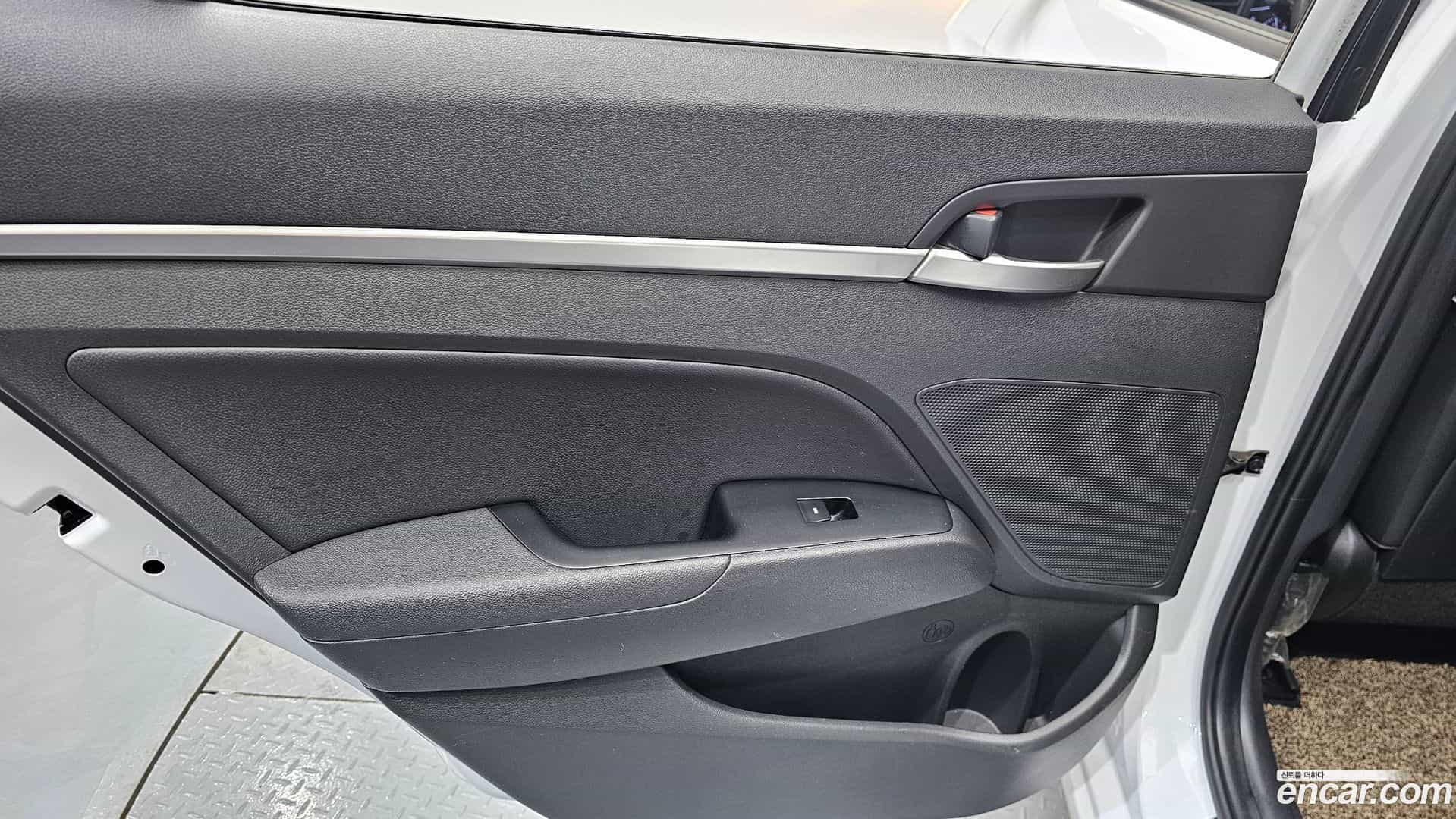 AVANTE Hyundai 2019.5-INNER-035