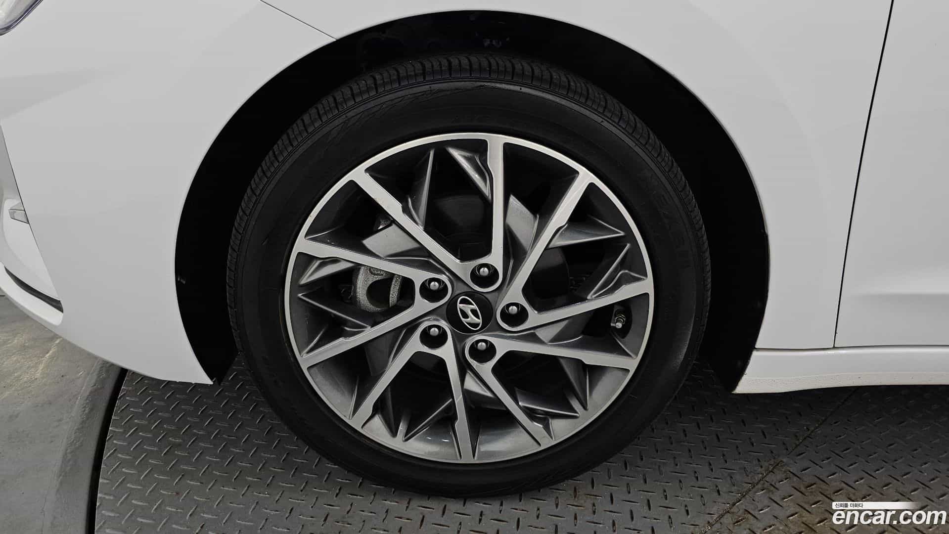 AVANTE Hyundai 2019.0-OUTER-005