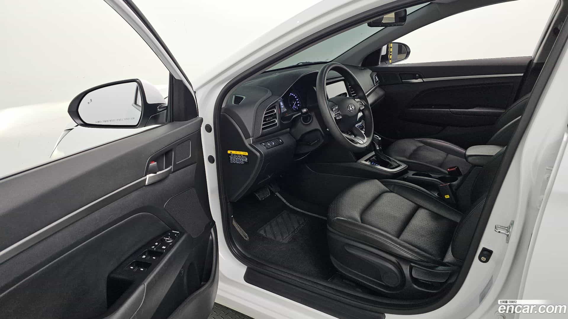 AVANTE Hyundai 2019.0-INNER-010
