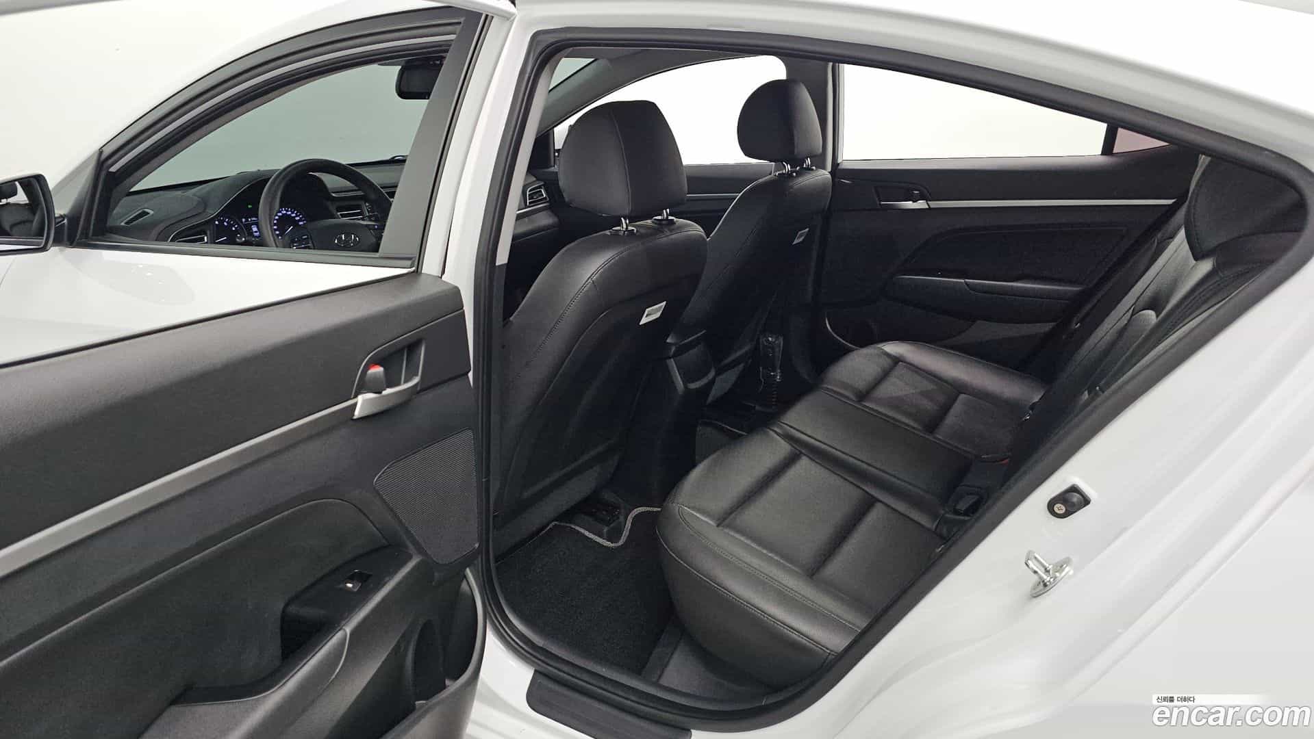 AVANTE Hyundai 2019.0-OPTION-015