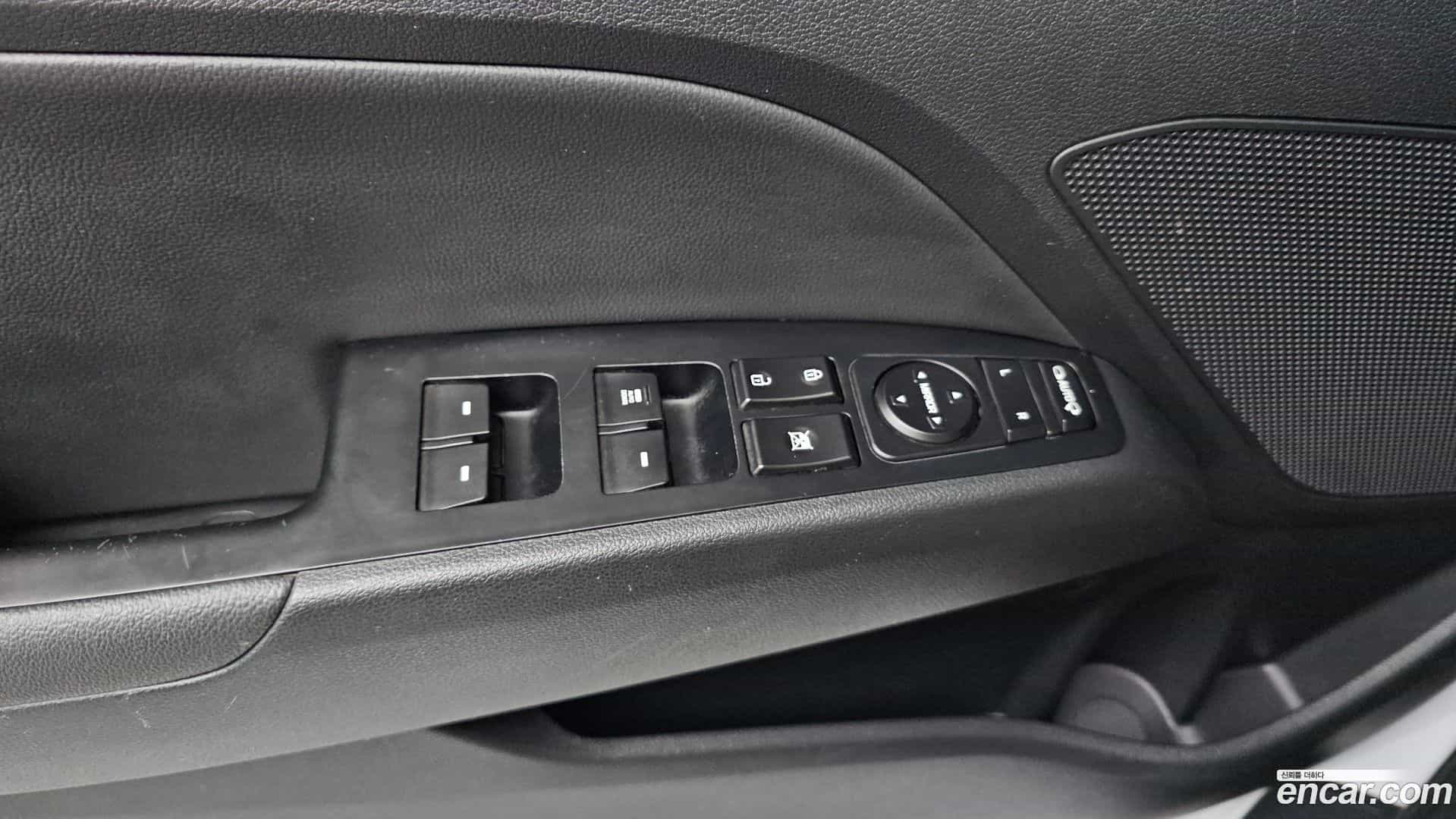 AVANTE Hyundai 2019.0-OPTION-021
