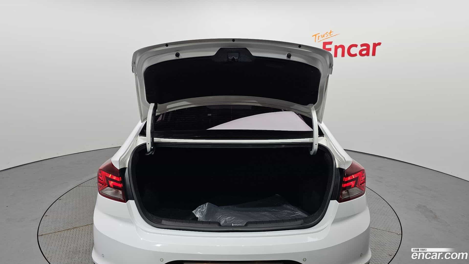 AVANTE Hyundai 2019.0-OPTION-024