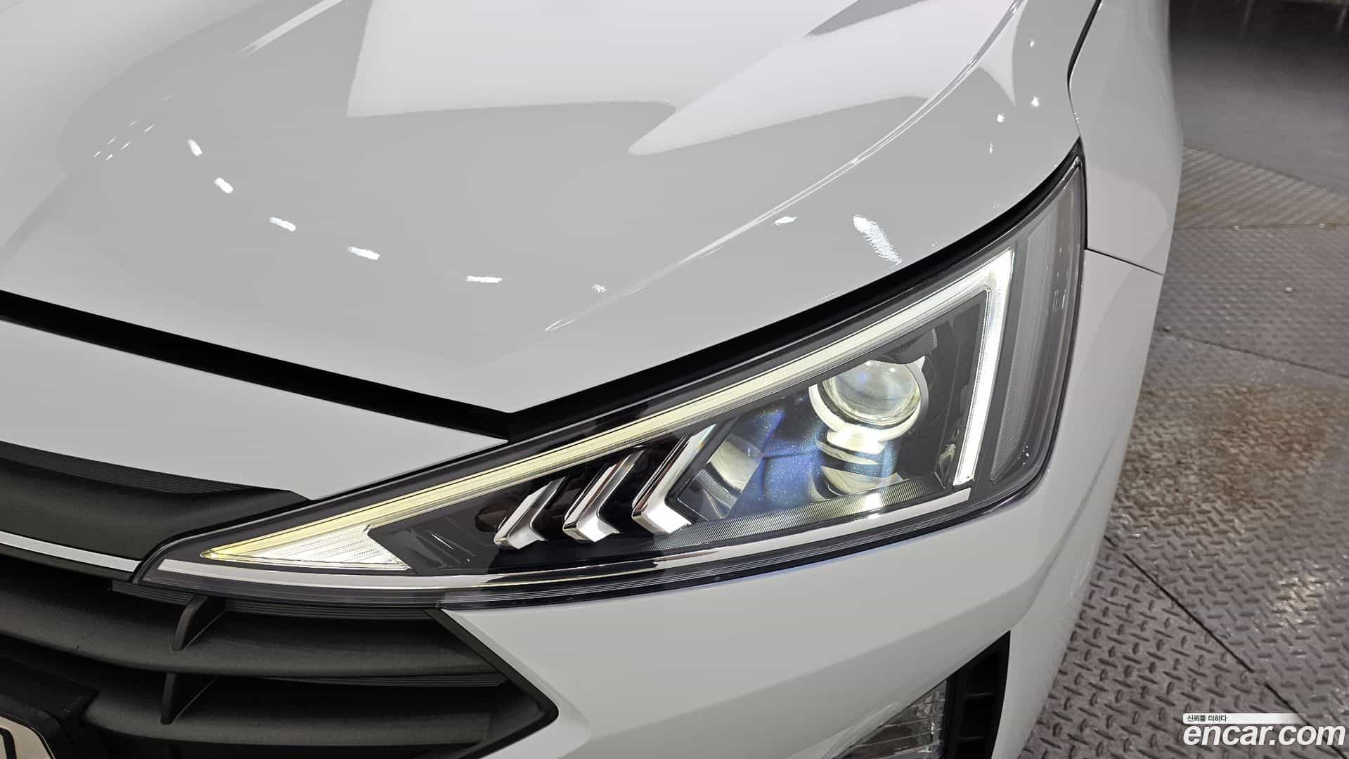 AVANTE Hyundai 2019.0-OUTER-032