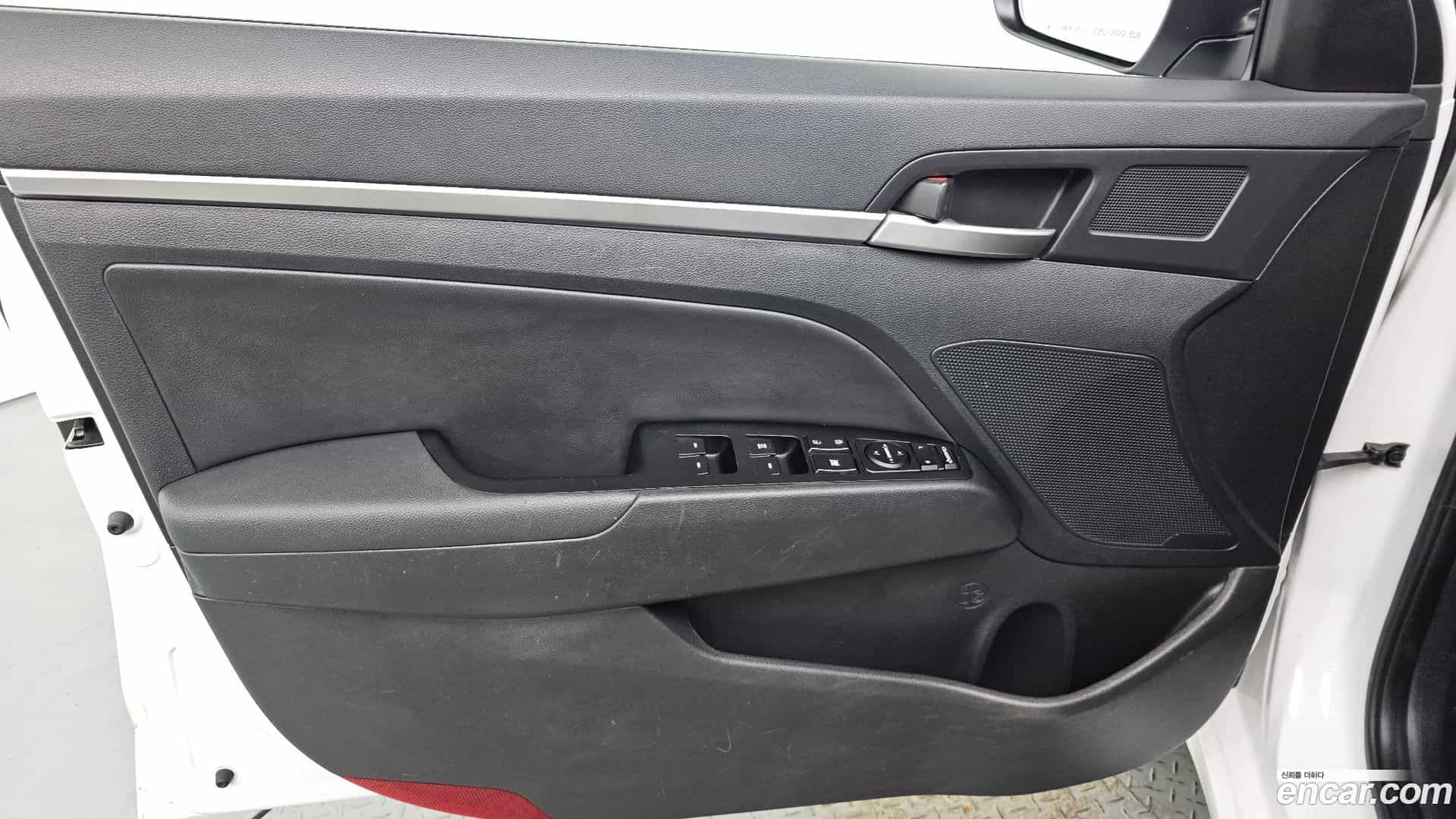 AVANTE Hyundai 2019.0-INNER-034