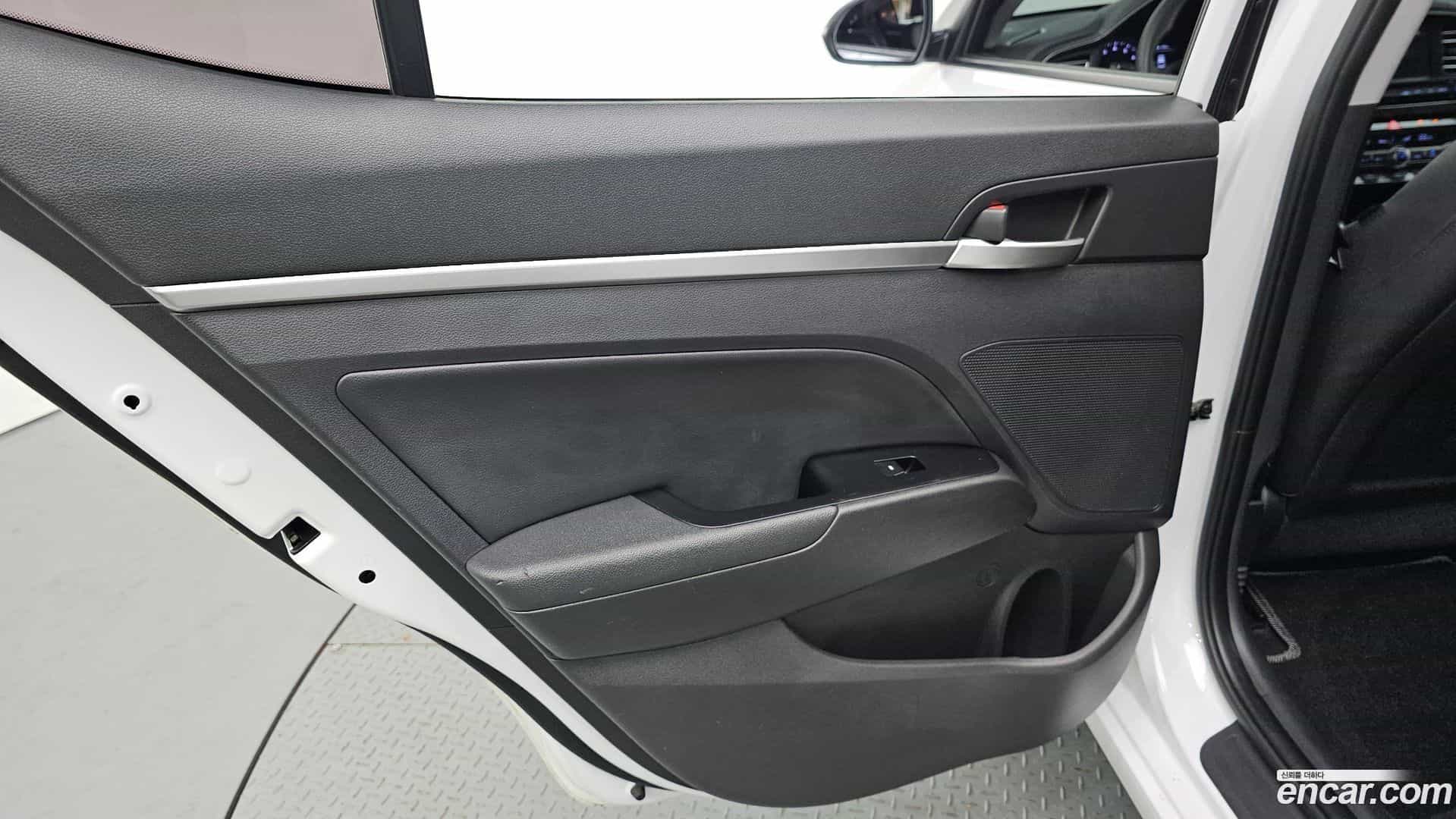 AVANTE Hyundai 2019.0-INNER-035