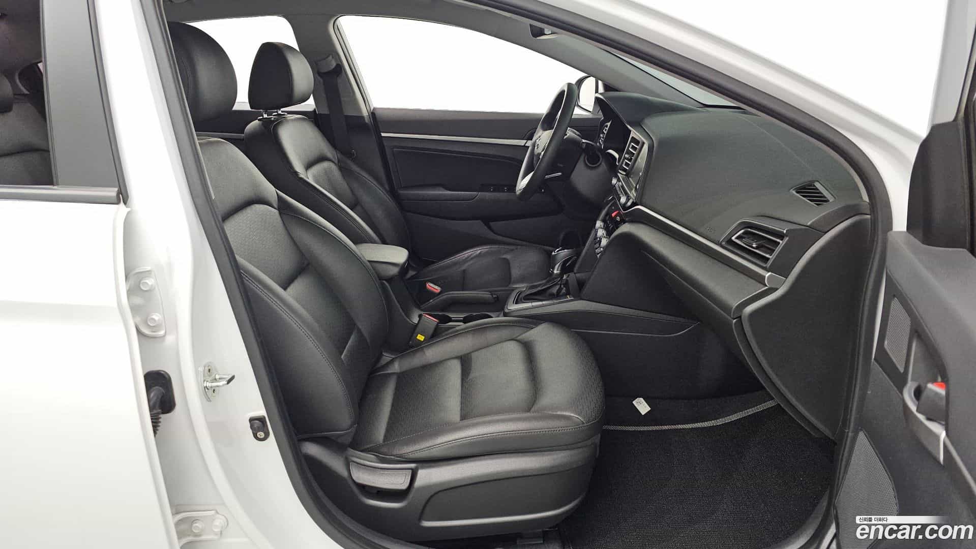 AVANTE Hyundai 2019.0-INNER-036