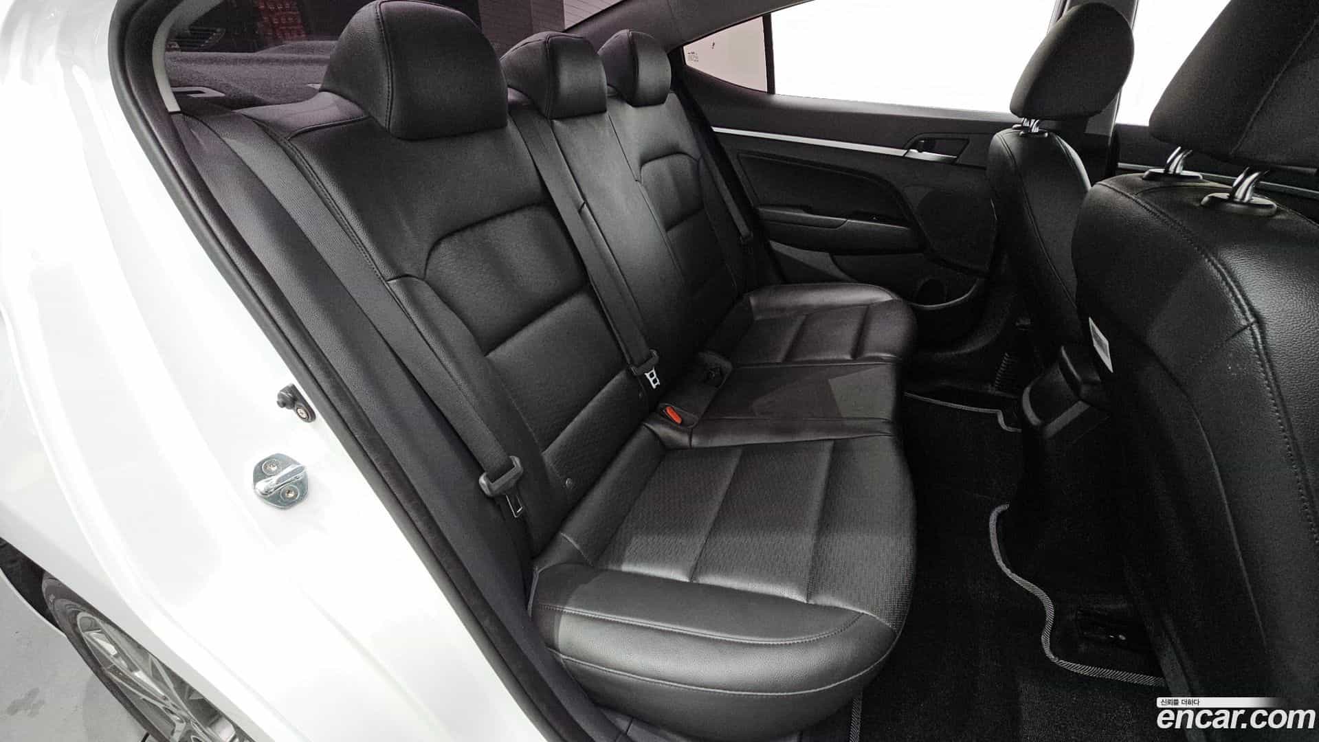 AVANTE Hyundai 2019.0-OPTION-040