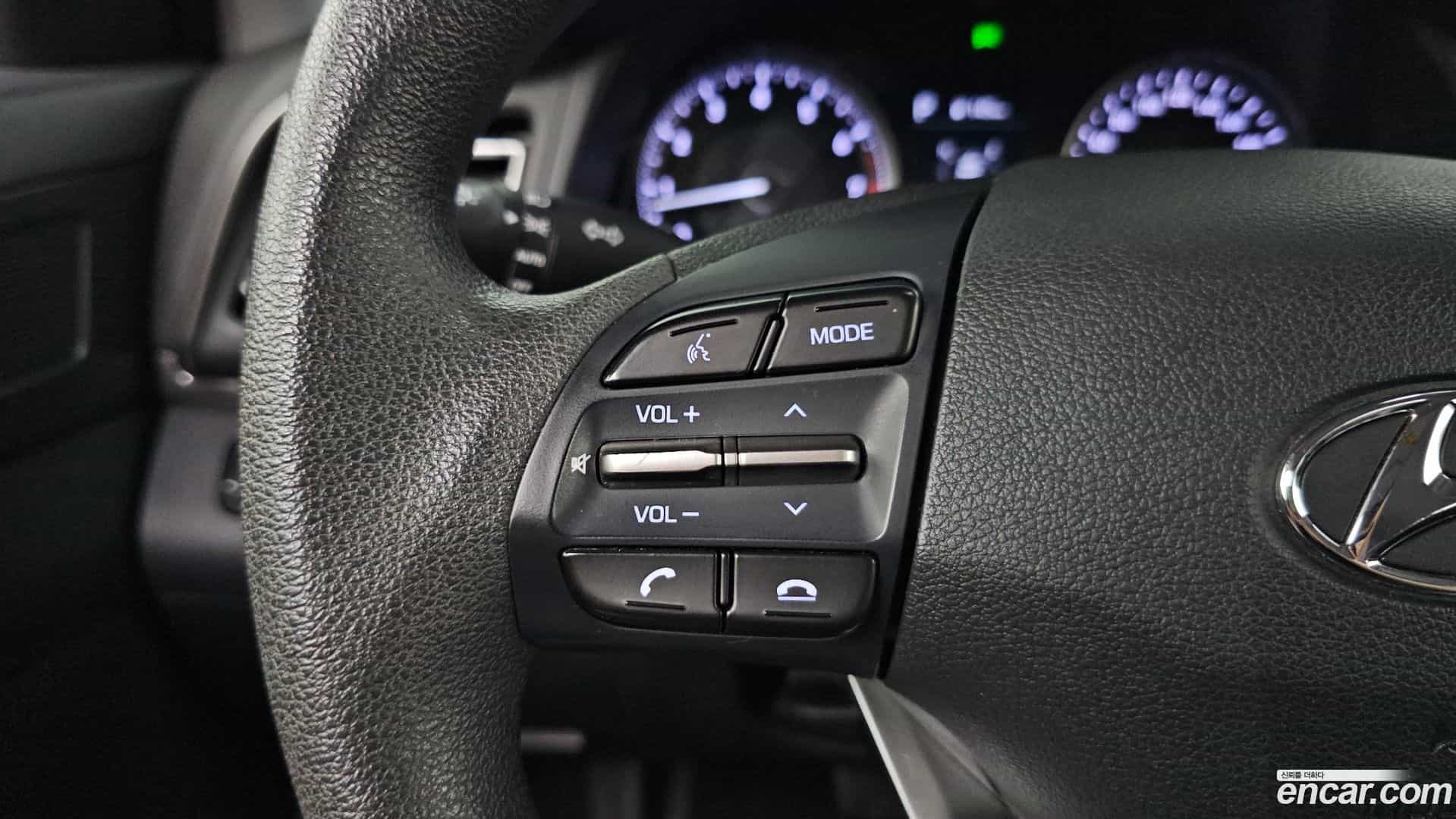AVANTE Hyundai 2019.0-OPTION-043