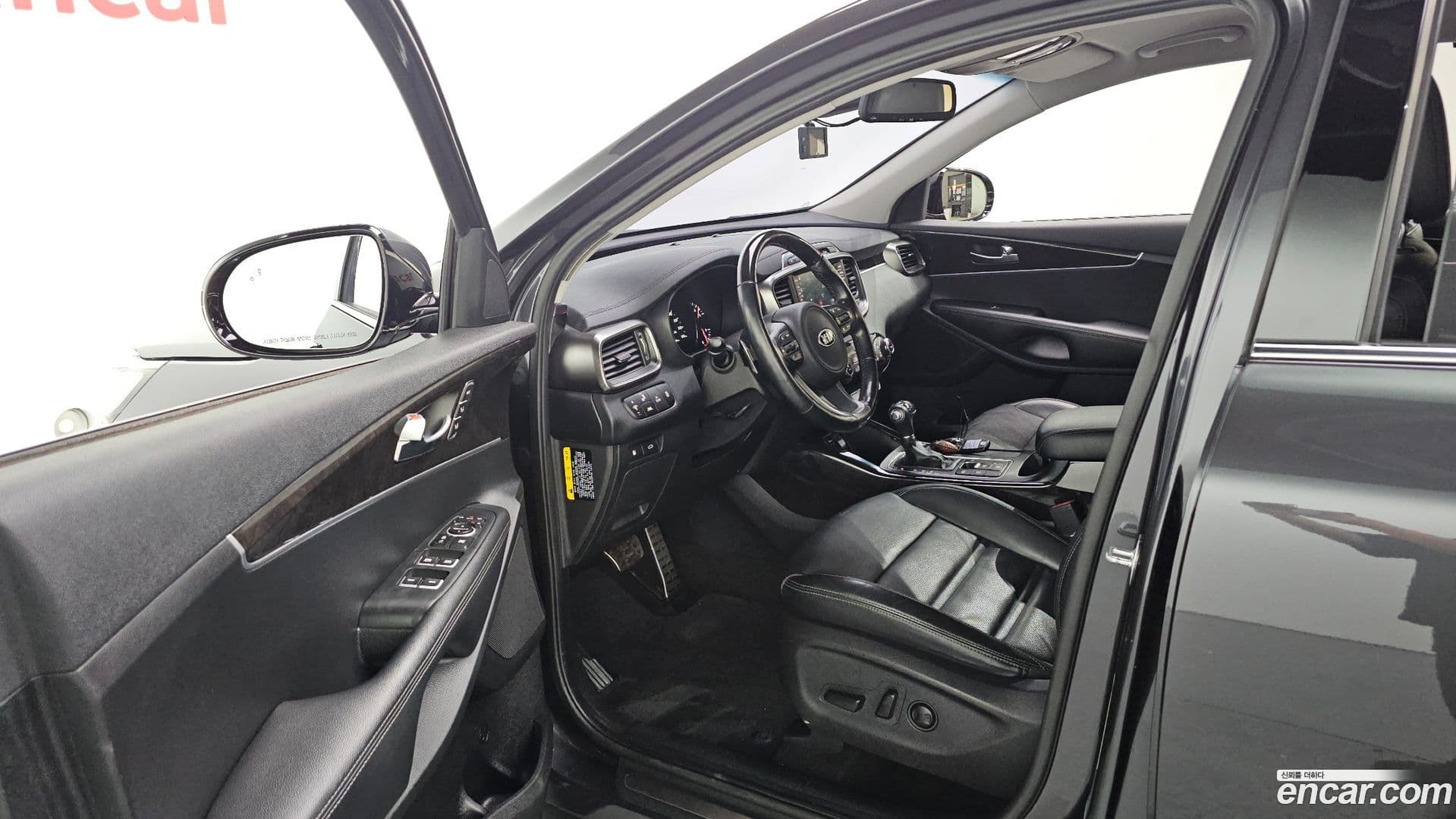 Main__Slider__Photo:Sorento Kia 2016.10-9