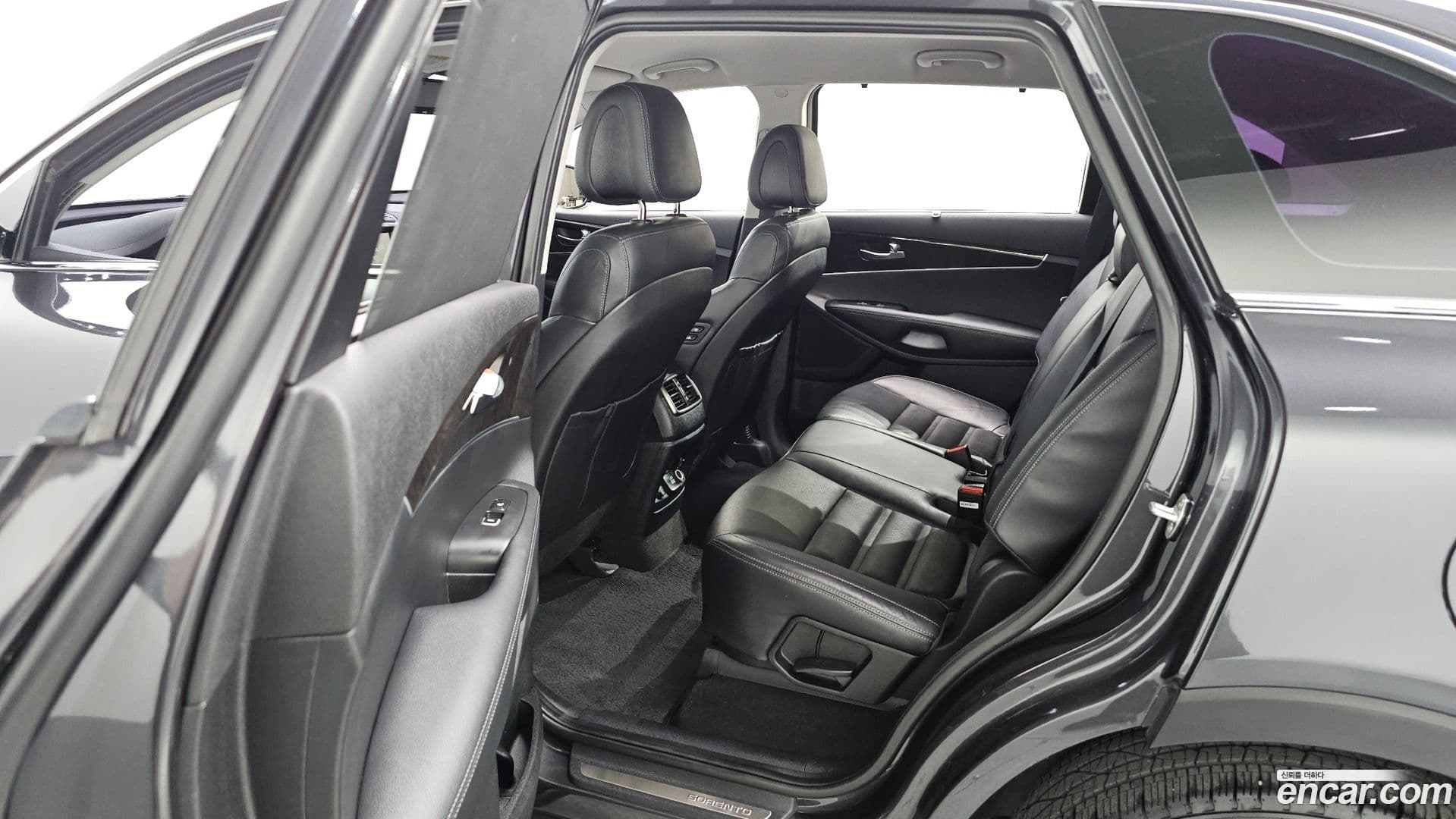 Main__Slider__Photo:Sorento Kia 2016.10-18