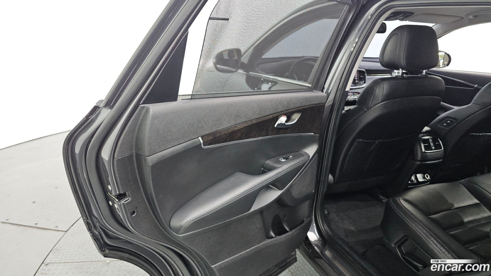Main__Slider__Photo:Sorento Kia 2016.10-24
