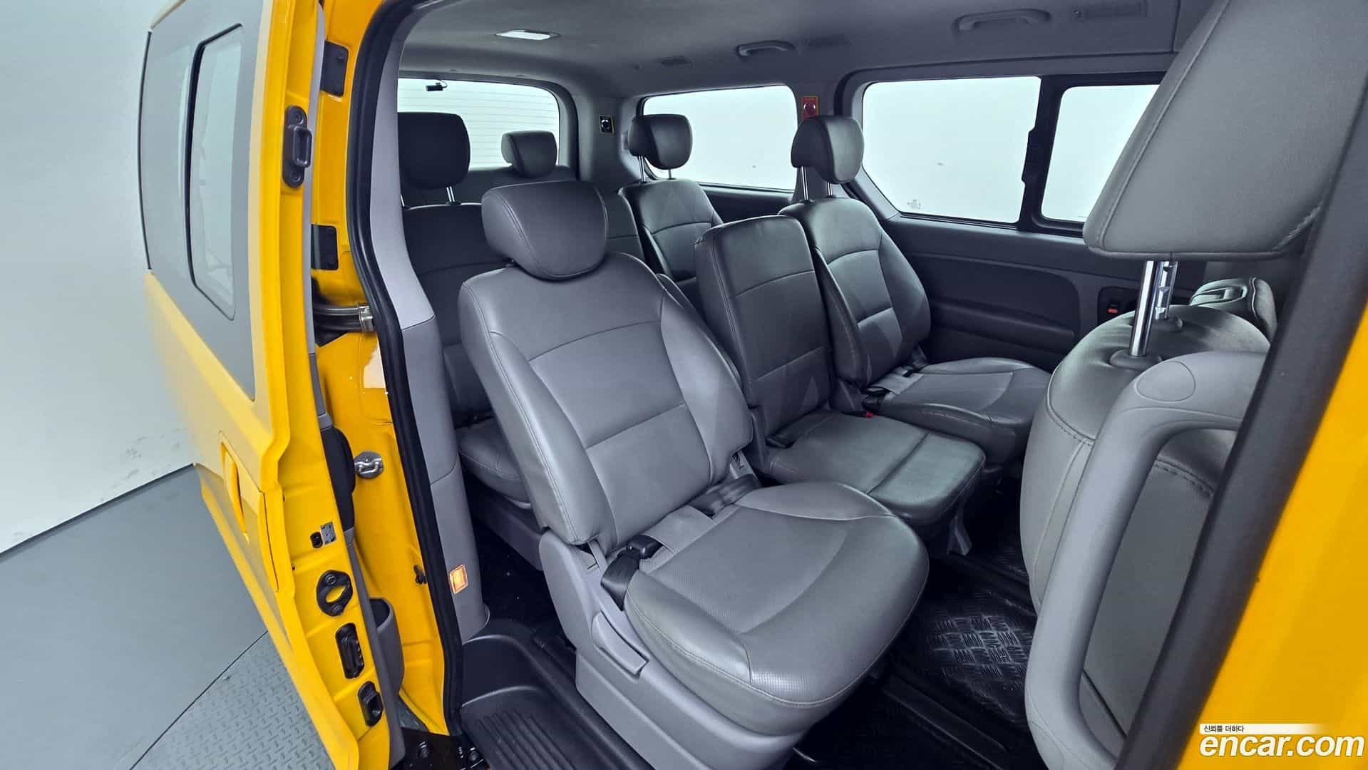 Starex Hyundai 2018.6-OPTION-015