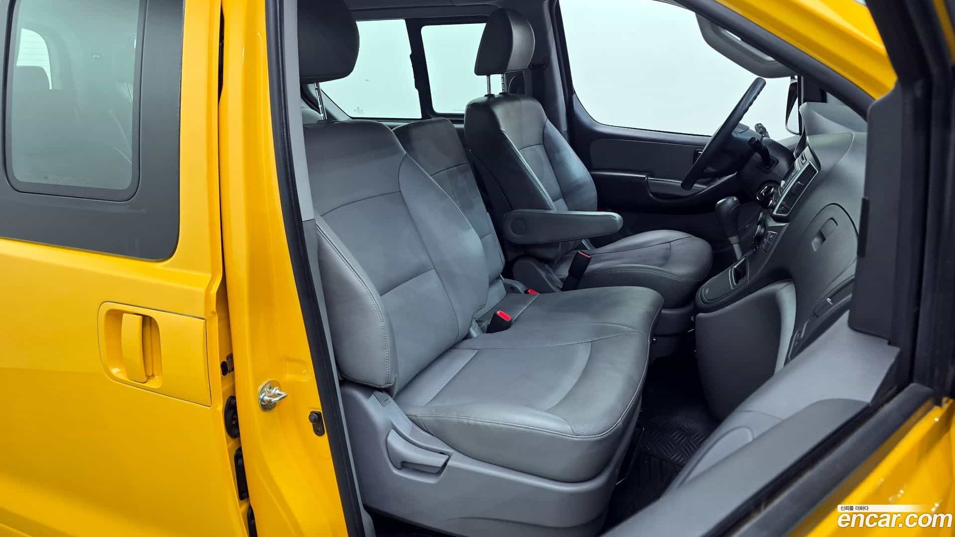 Starex Hyundai 2018.6-OPTION-016