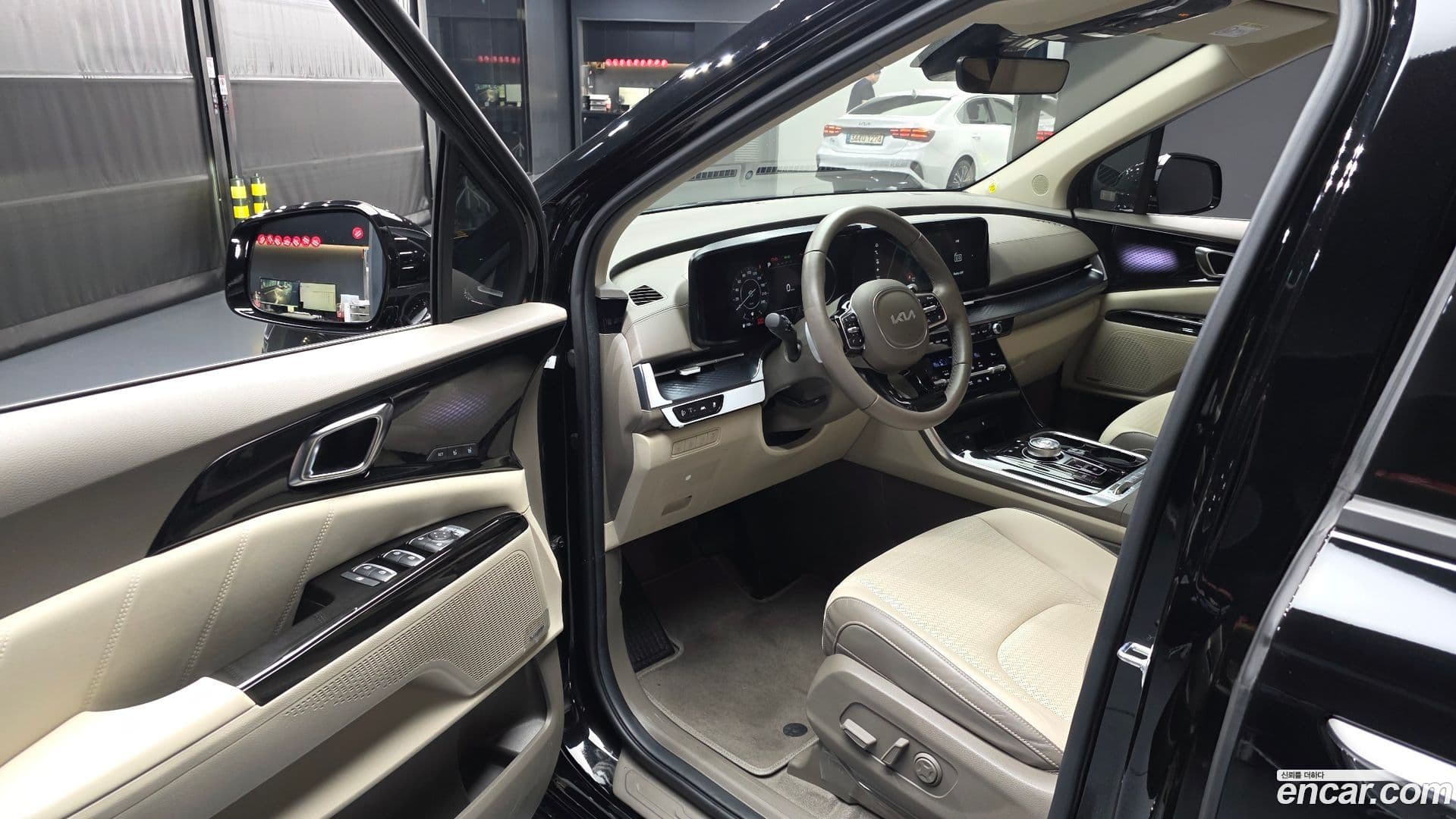 Main__Slider__Photo:Canival Kia 2023.4-9