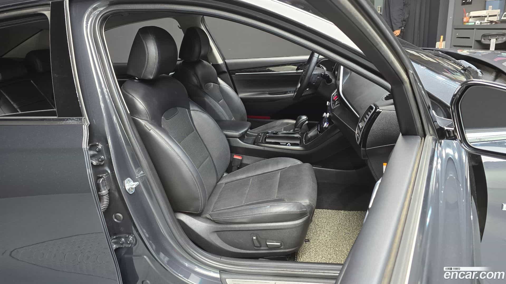 Grandeur Hyundai 2018.3-OPTION-016