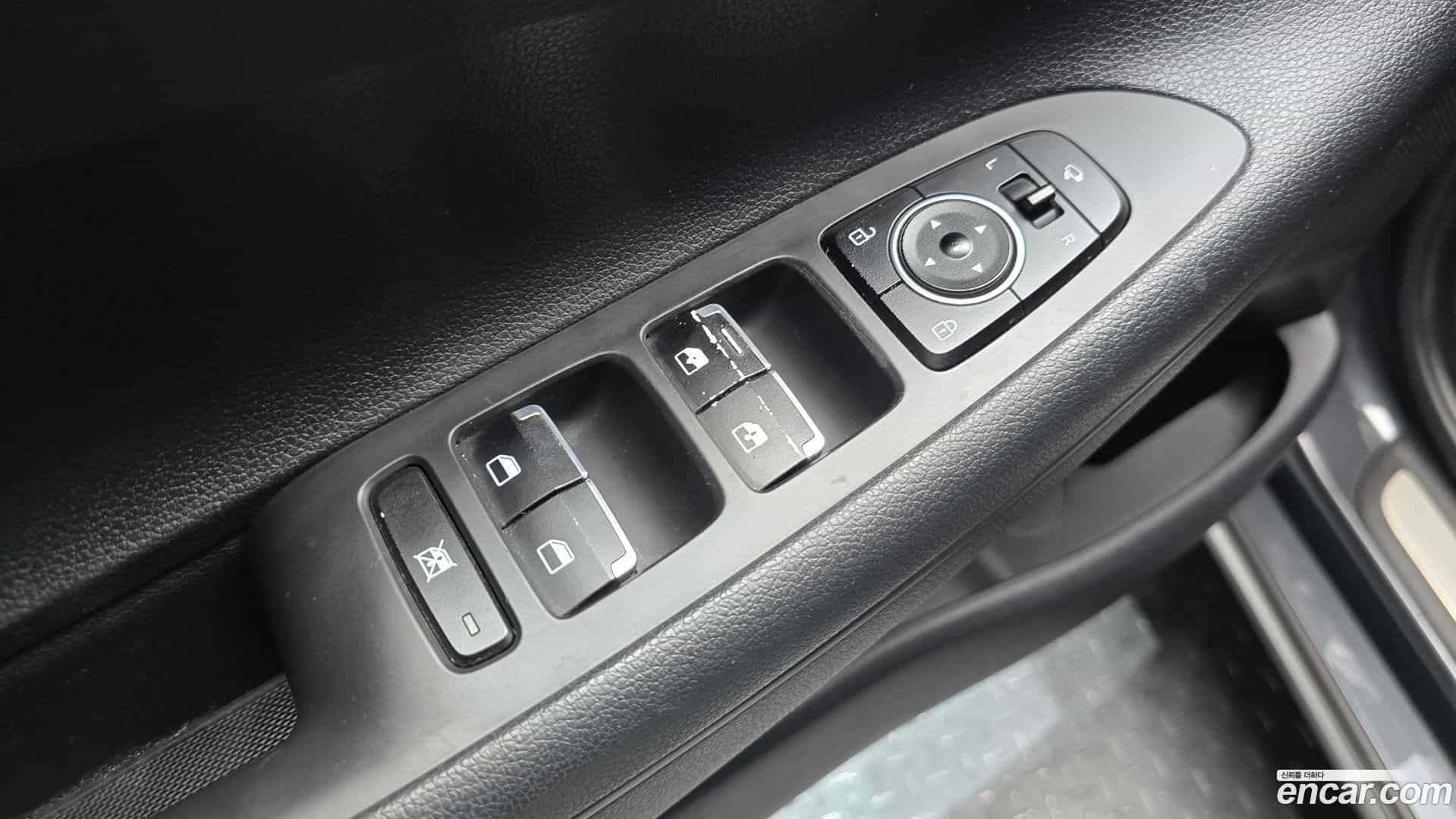 Grandeur Hyundai 2018.3-OPTION-018