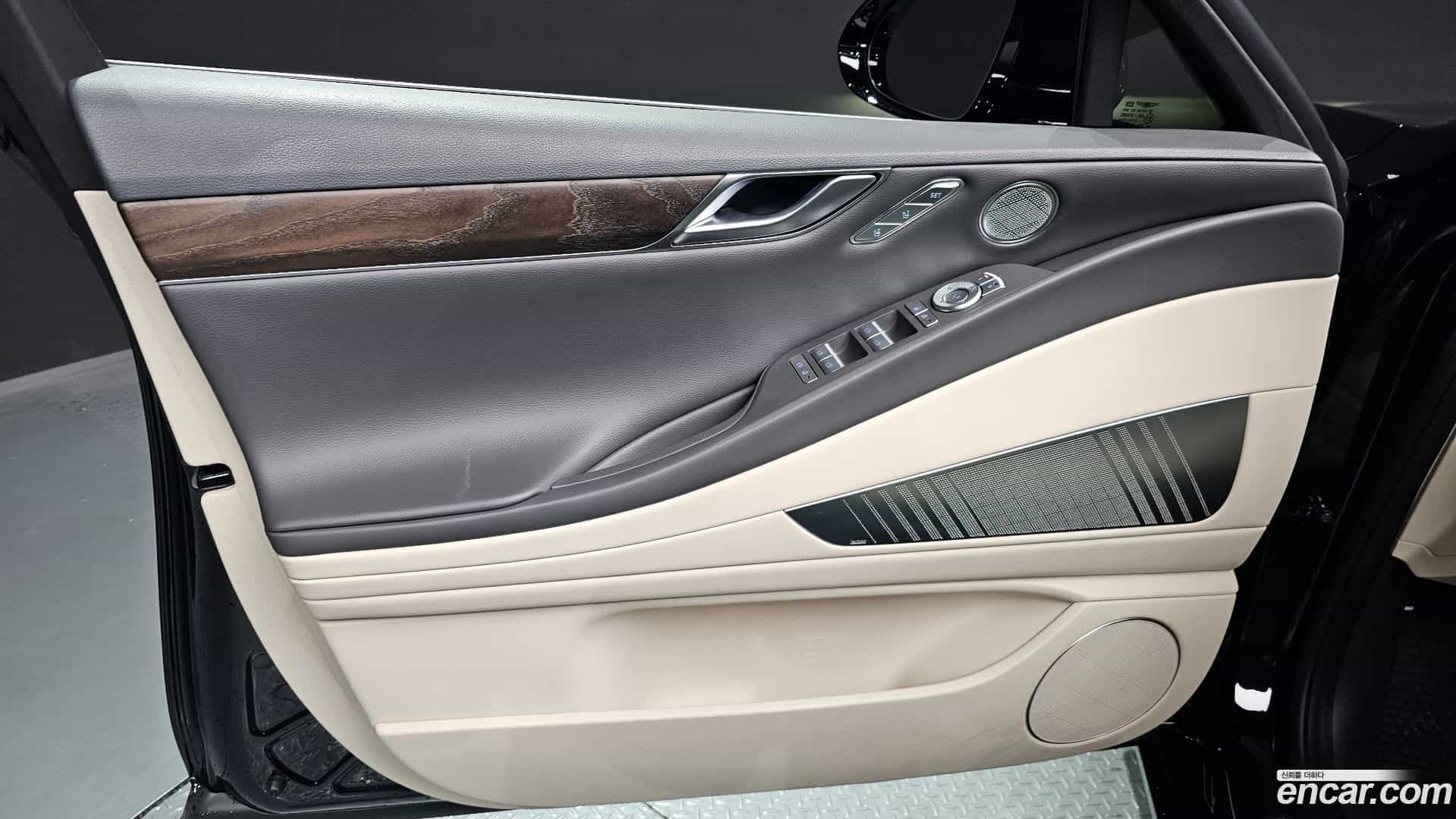 G80 Genesis 2023.2-INNER-034
