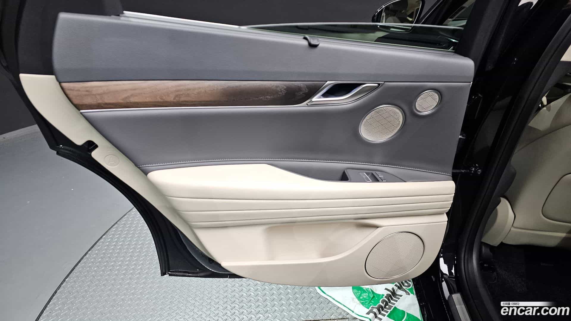 G80 Genesis 2023.2-INNER-035