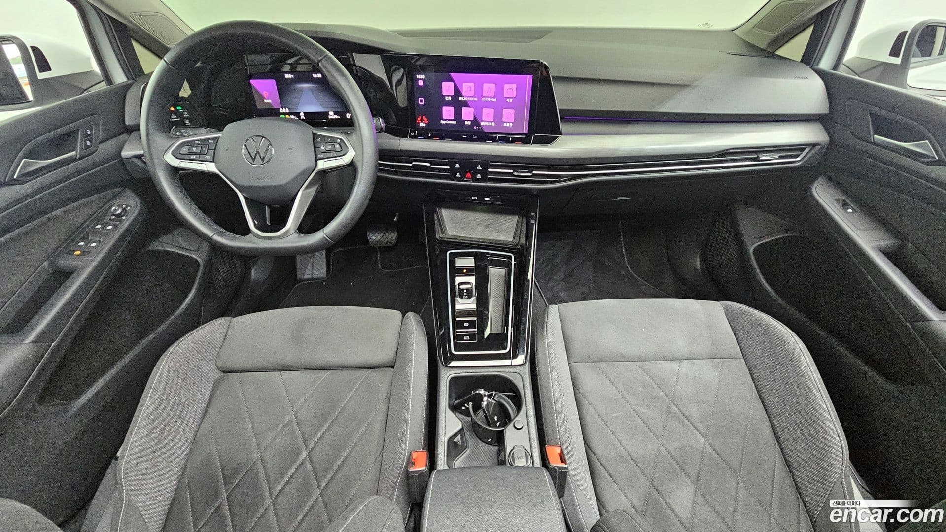 Main__Slider__Photo:Golf Volkswagen 2023.9-6