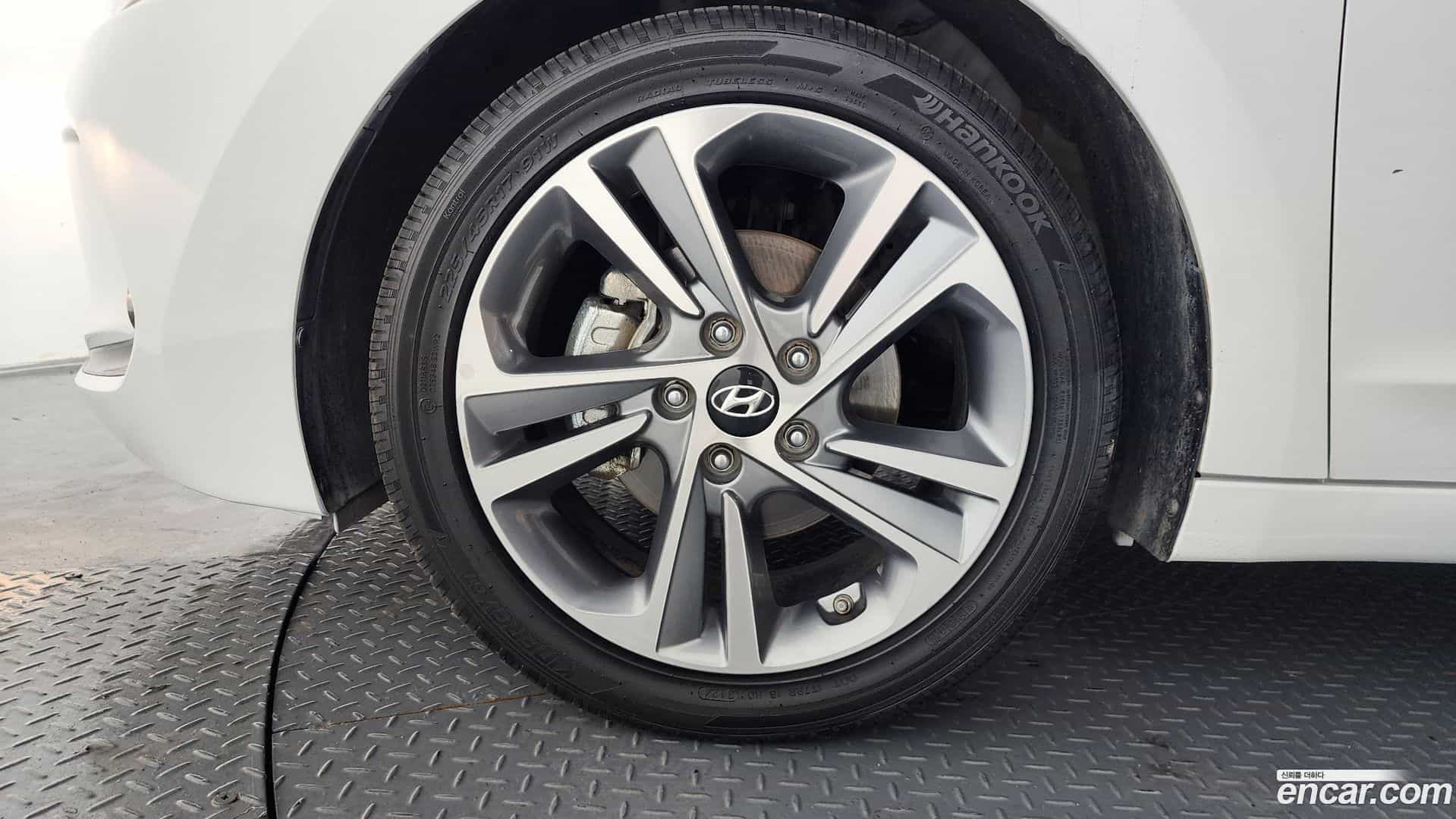 AVANTE Hyundai 2016.11-OUTER-005