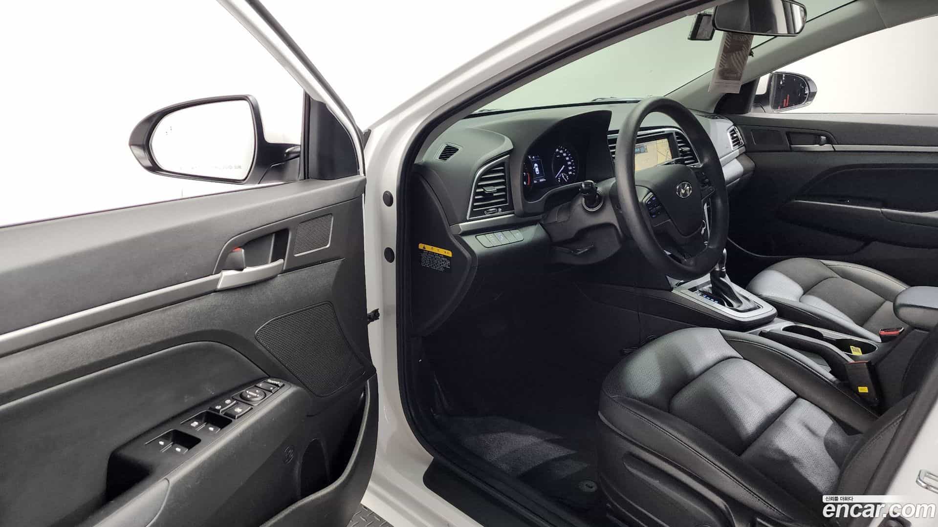 AVANTE Hyundai 2016.11-INNER-010