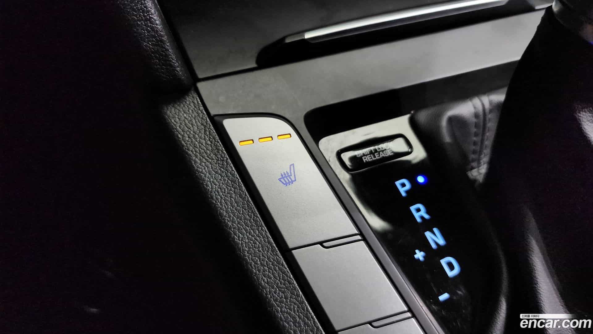 AVANTE Hyundai 2016.11-OPTION-019