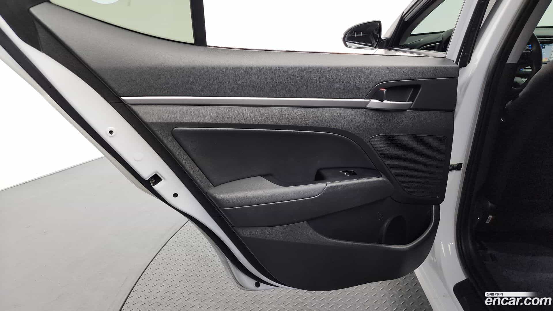 AVANTE Hyundai 2016.11-INNER-035