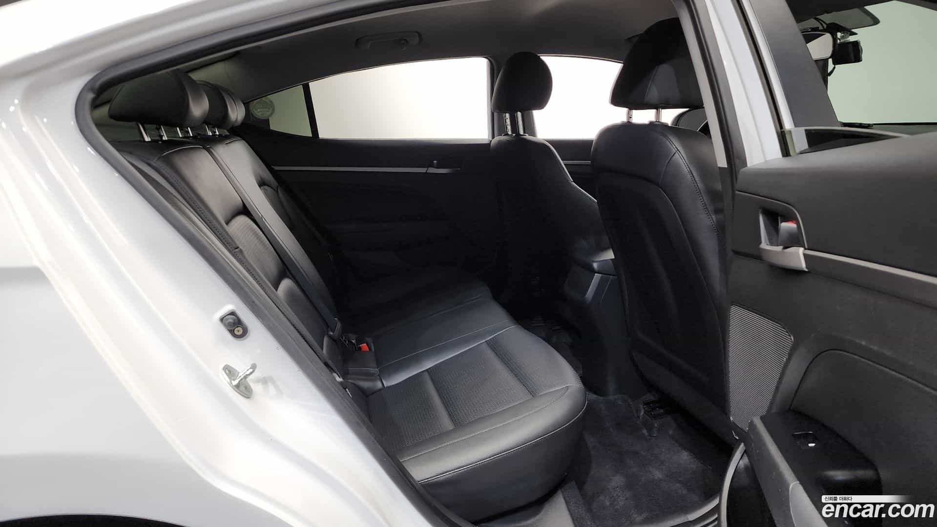 AVANTE Hyundai 2016.11-INNER-036