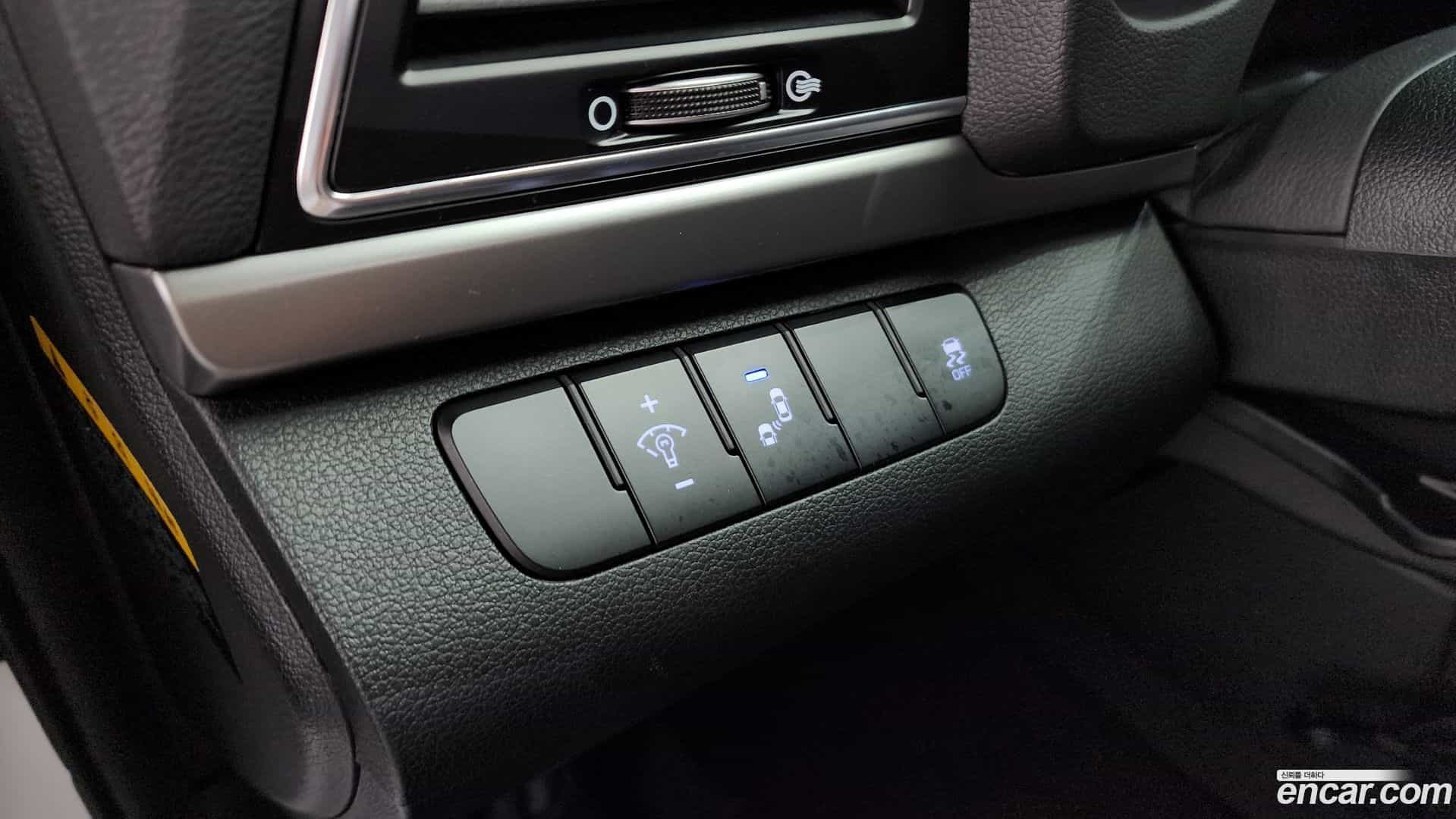 AVANTE Hyundai 2016.11-OPTION-051