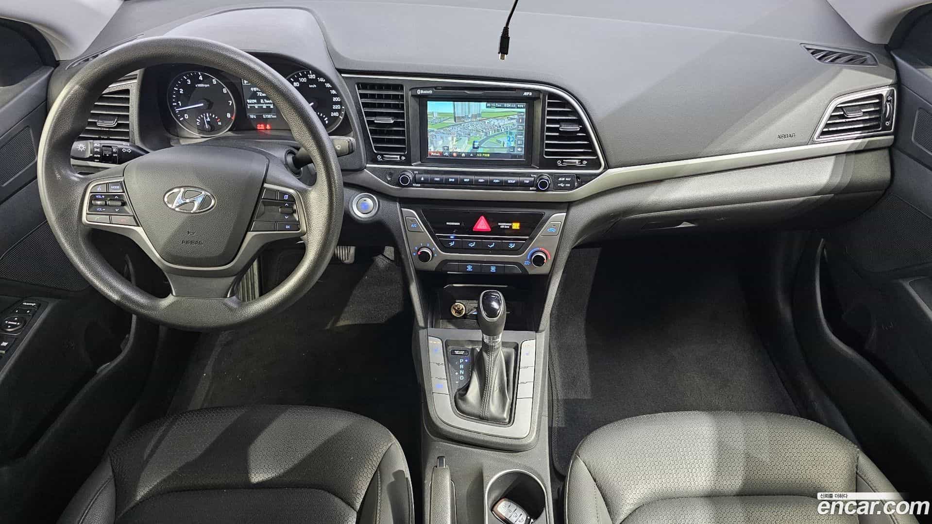 AVANTE Hyundai 2018.3-INNER-007