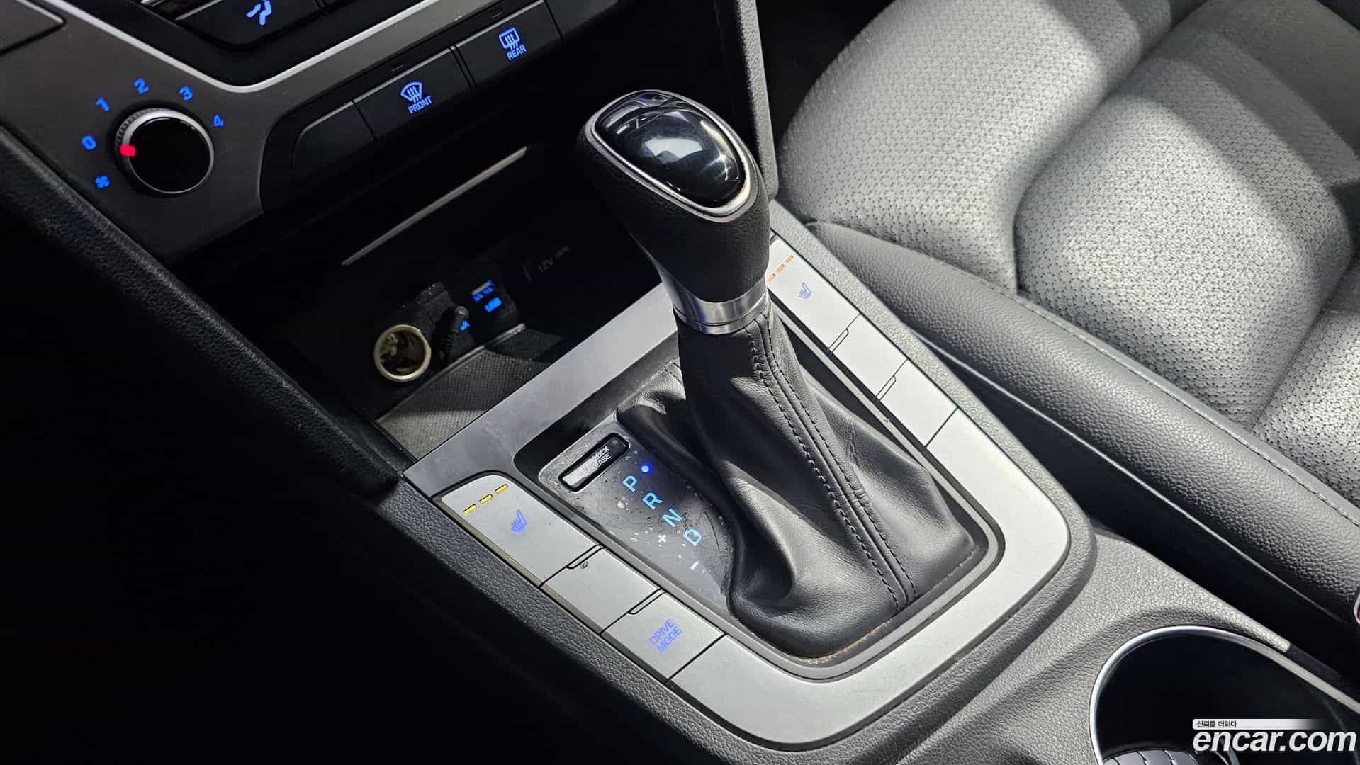 AVANTE Hyundai 2018.3-INNER-009