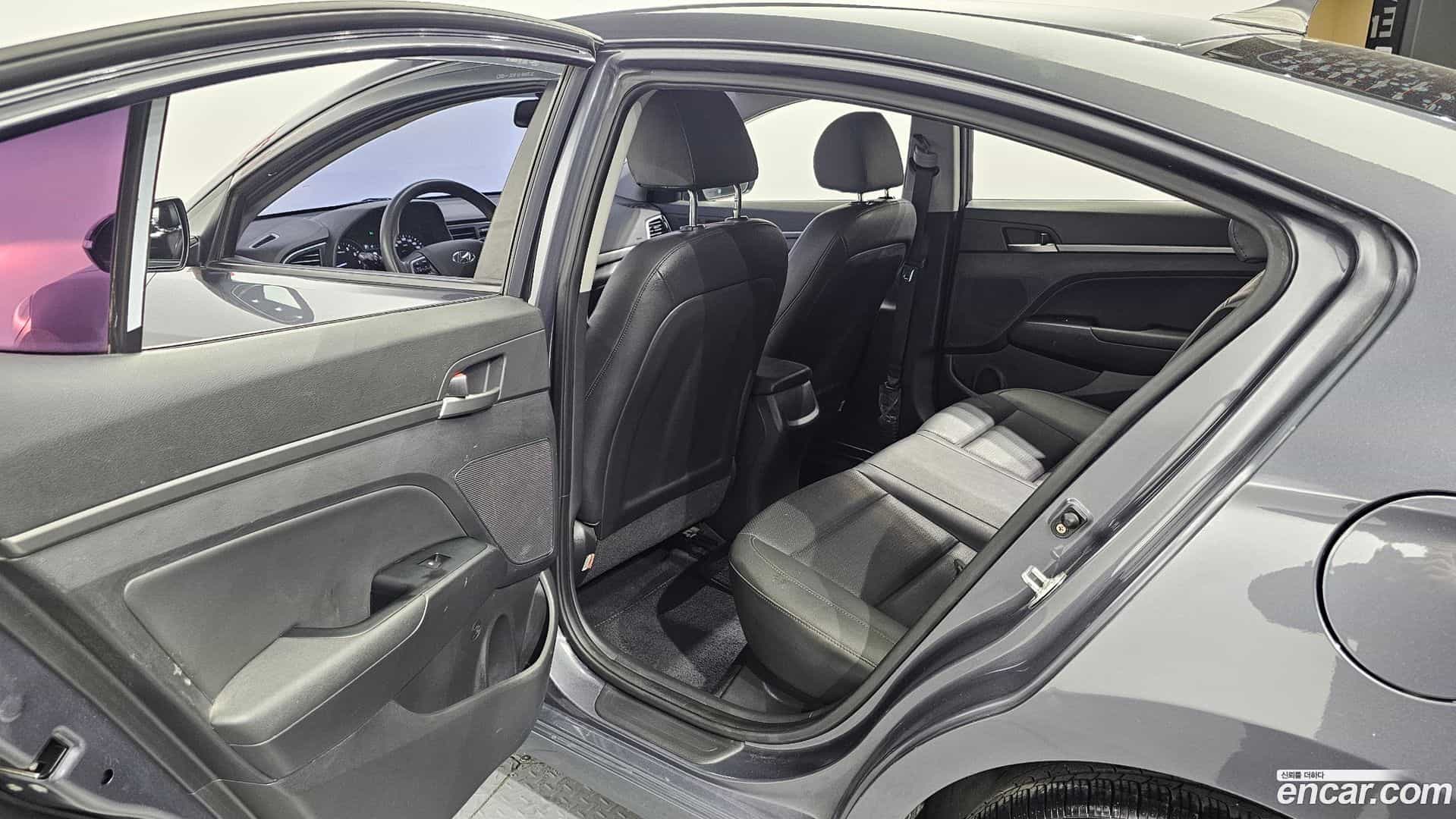 AVANTE Hyundai 2018.3-OPTION-015