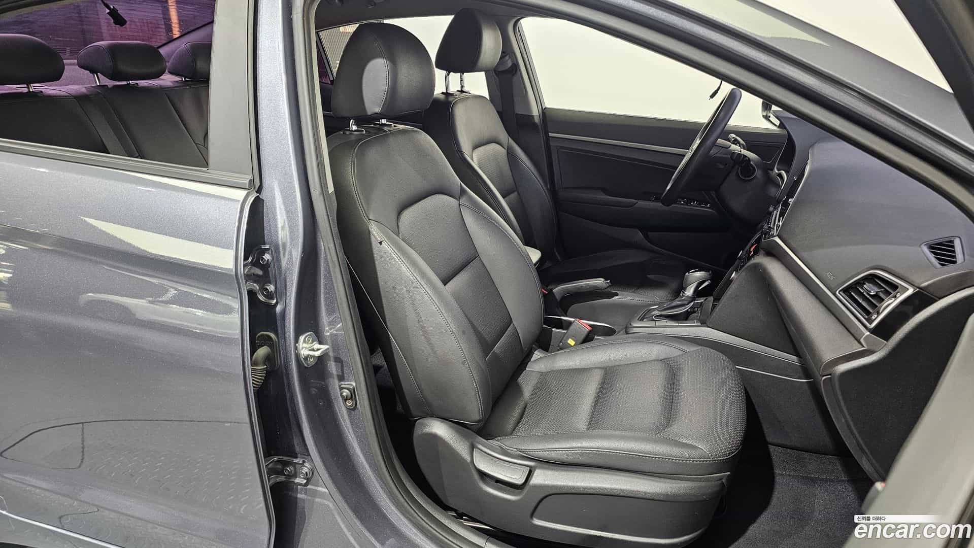 AVANTE Hyundai 2018.3-OPTION-016