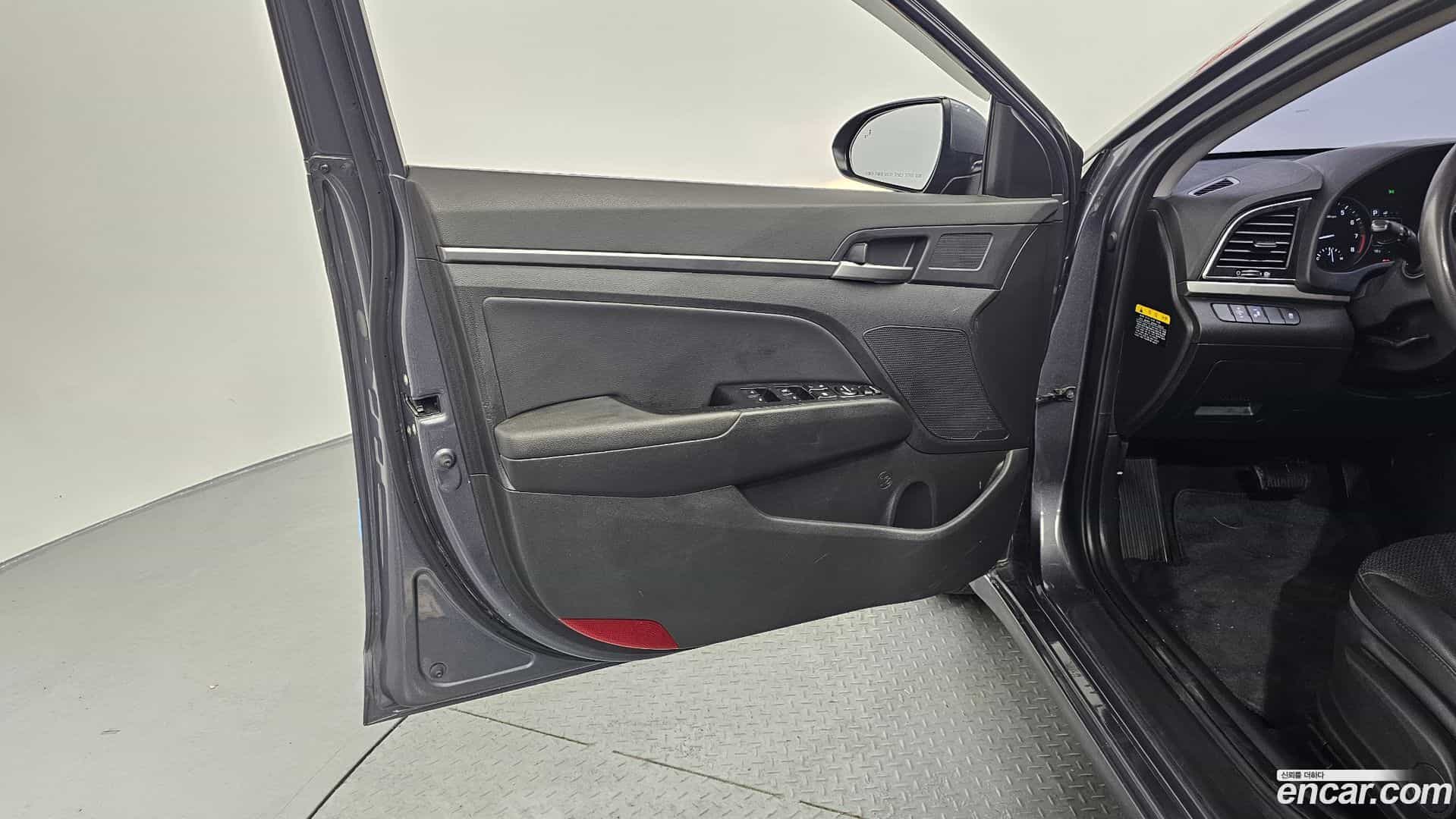 AVANTE Hyundai 2018.3-INNER-034