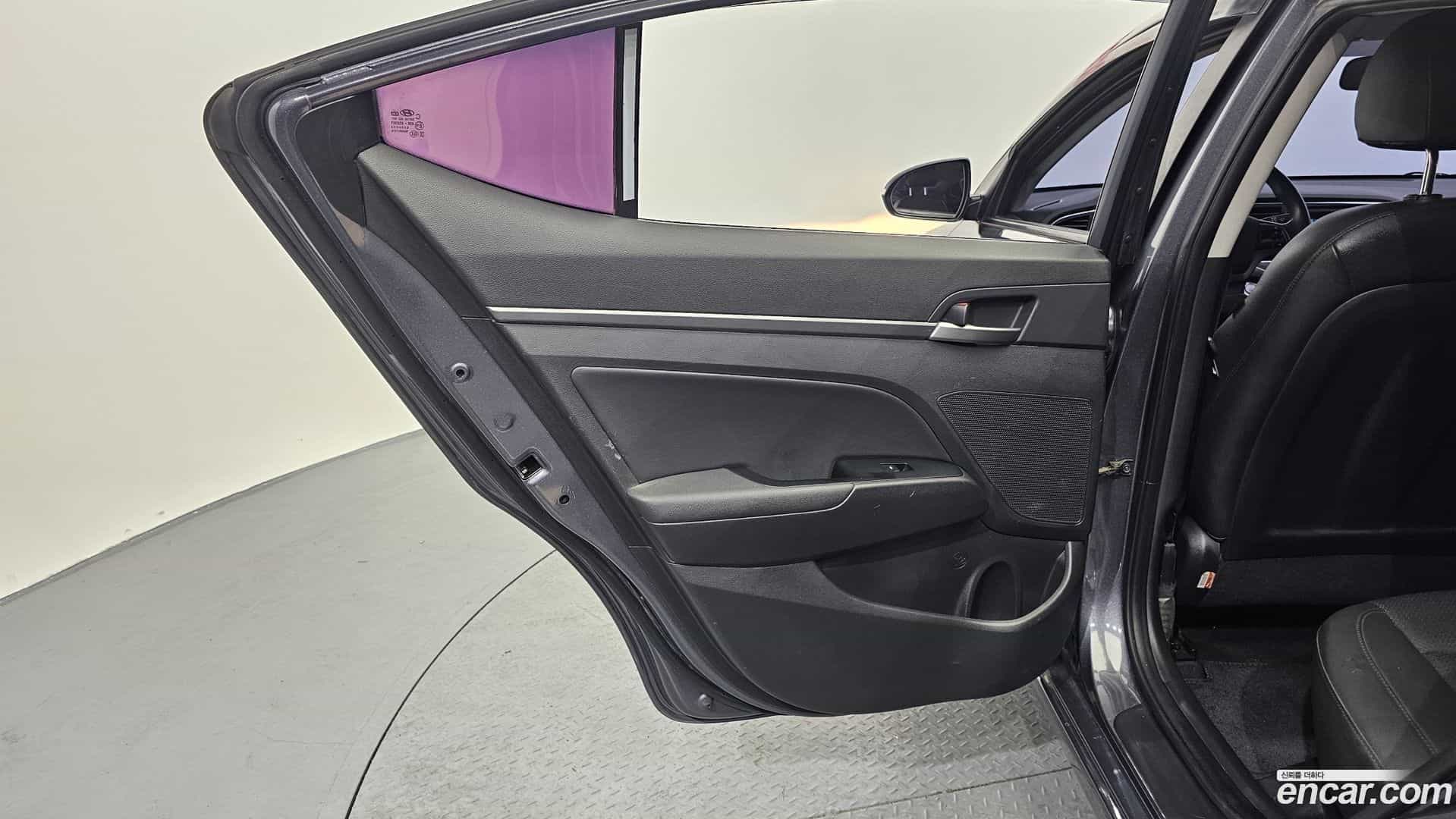 AVANTE Hyundai 2018.3-INNER-035