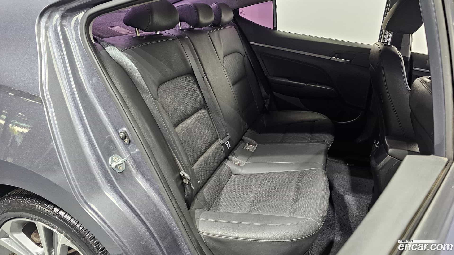 AVANTE Hyundai 2018.3-INNER-036