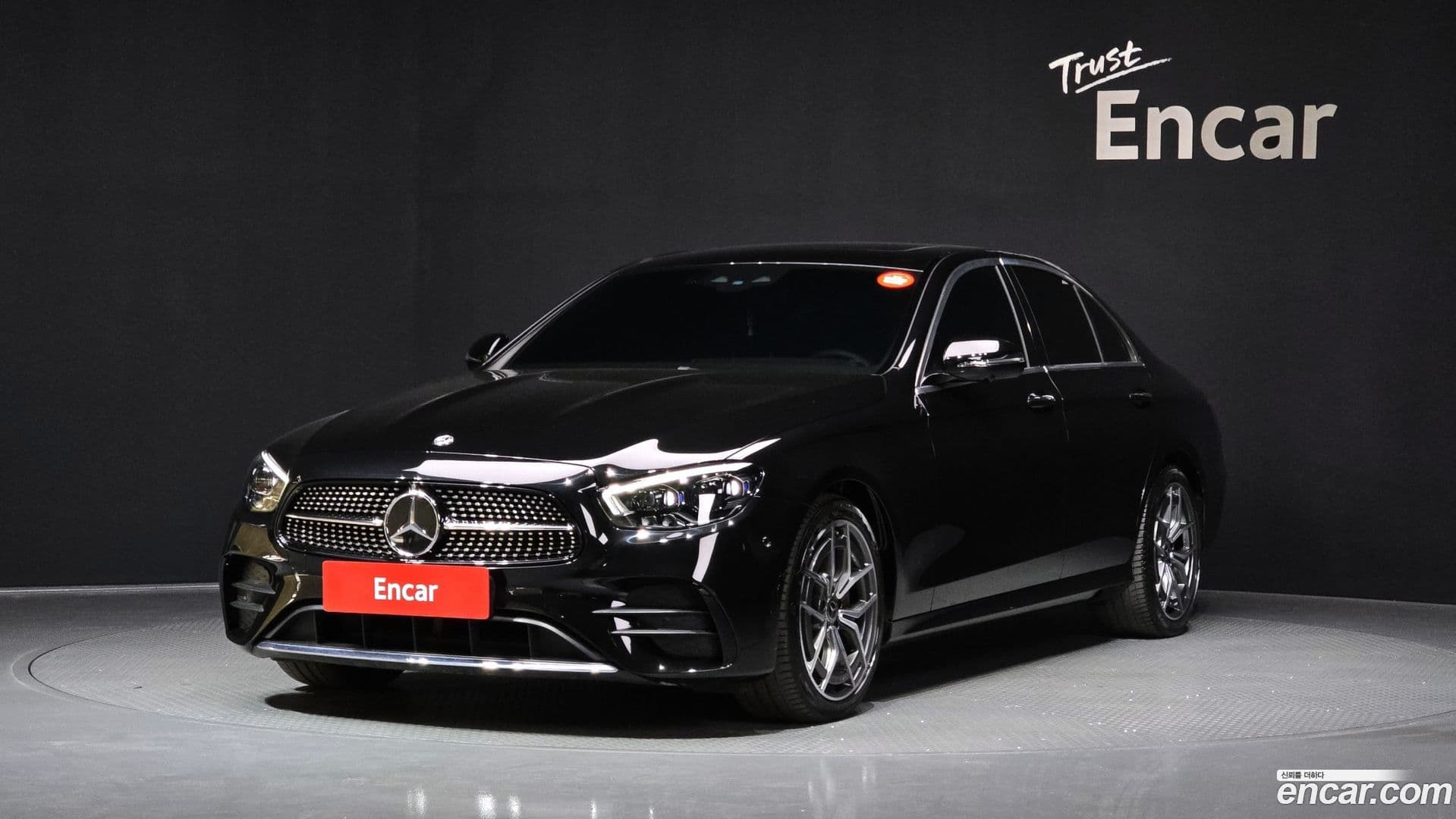 Main__Slider__Photo:E-Class Mercedes-Benz 2021.6-0