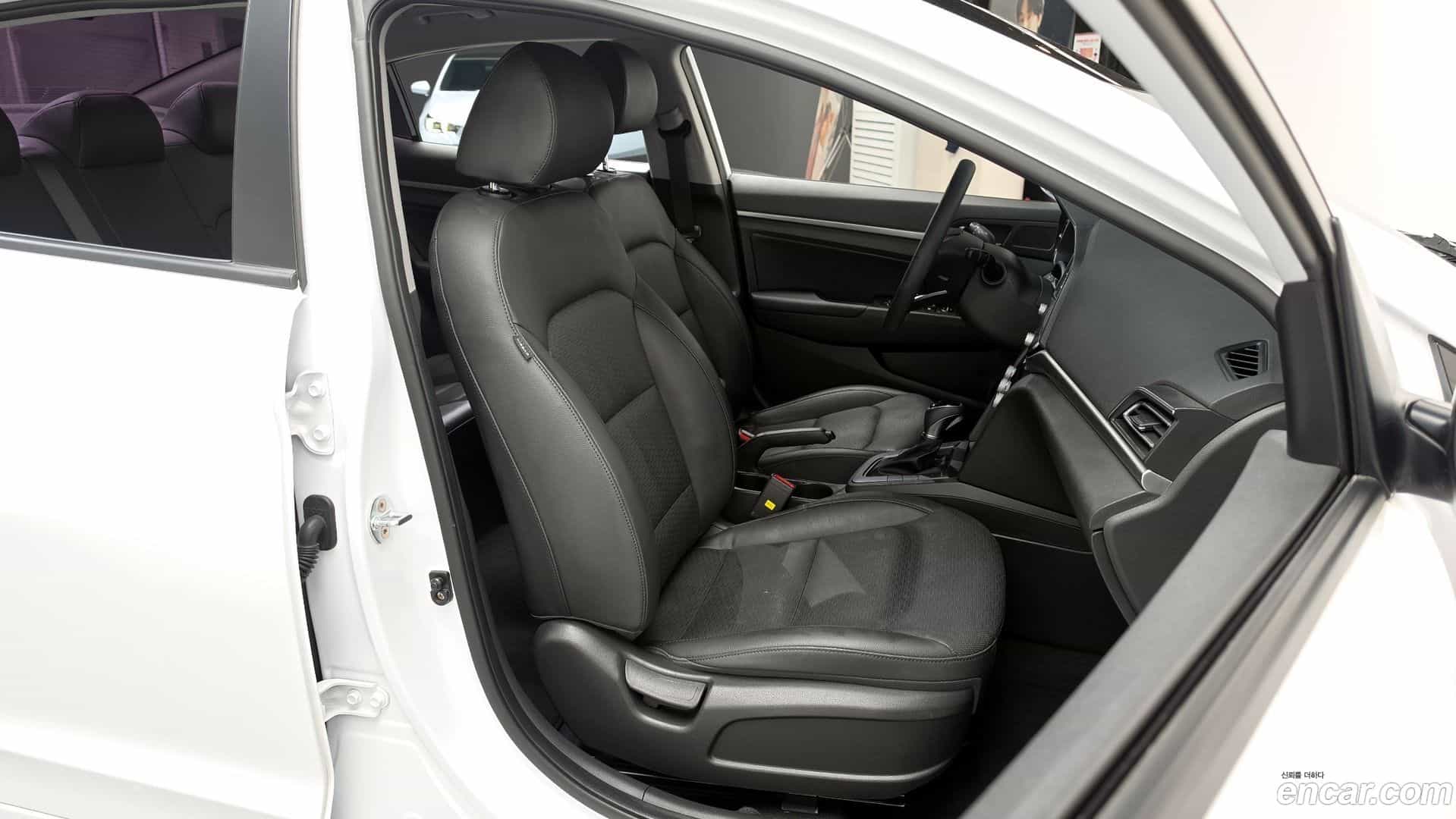 AVANTE Hyundai 2019.11-OPTION-016