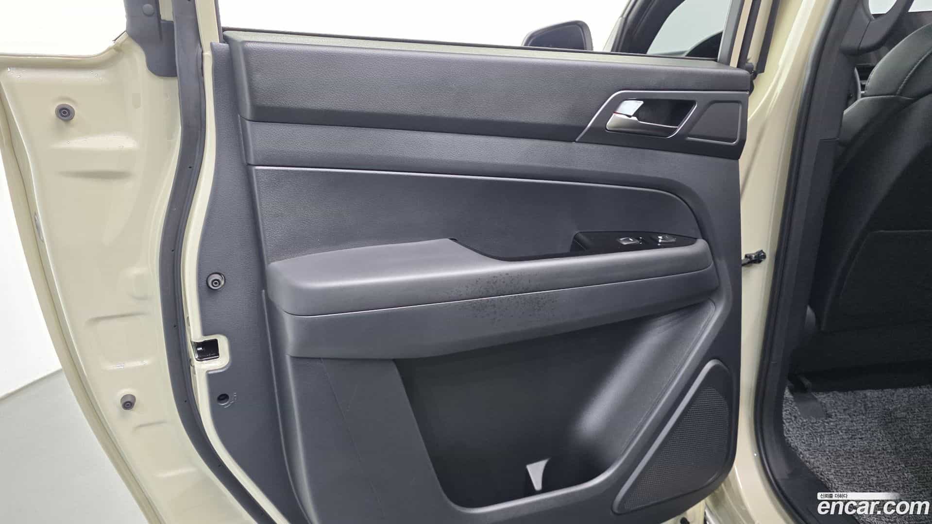 Rexton KG Mobility 2024.10-INNER-035