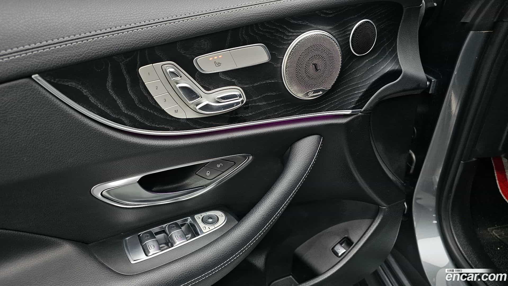 E-Class Mercedes-Benz 2018.10-OPTION-040