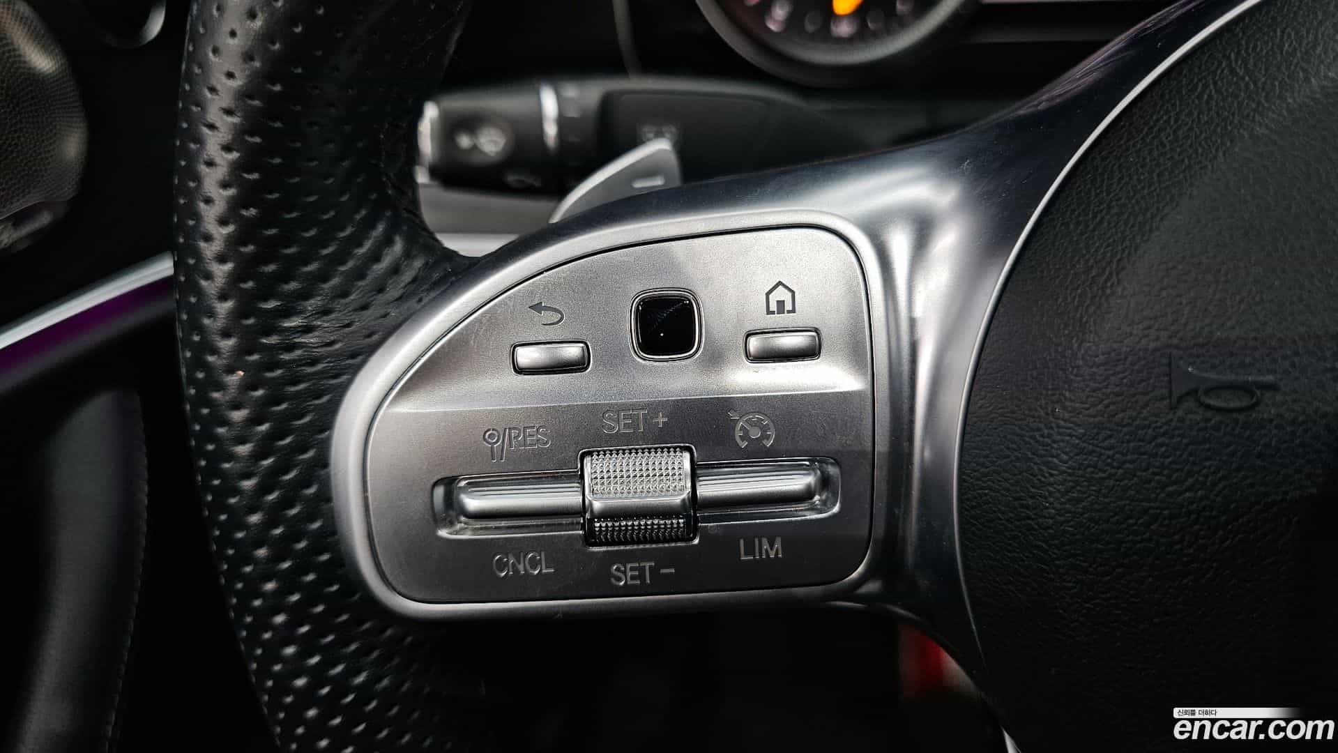 E-Class Mercedes-Benz 2018.10-OPTION-048