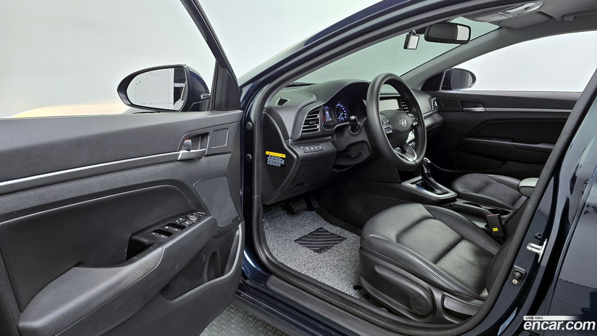Main__Slider__Photo:AVANTE Hyundai 2019.0-9