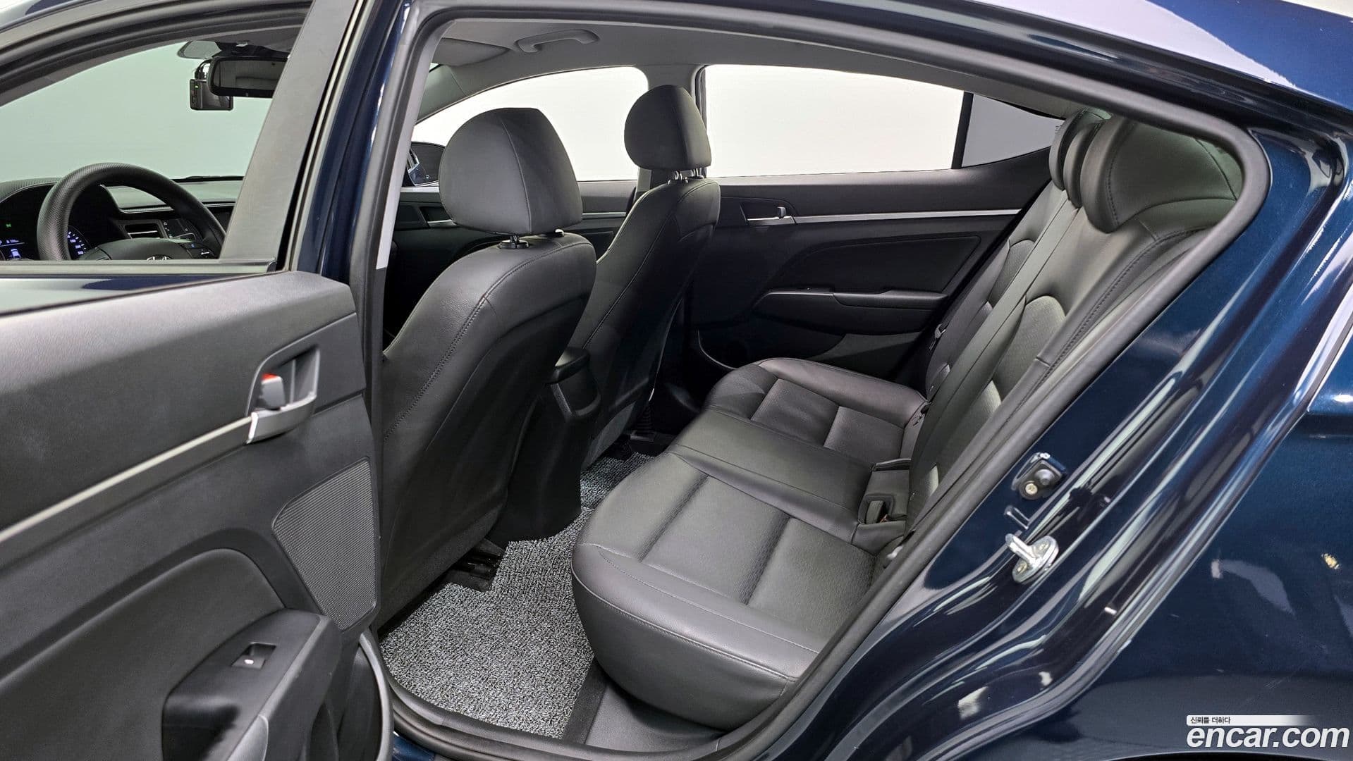 Main__Slider__Photo:AVANTE Hyundai 2019.0-11