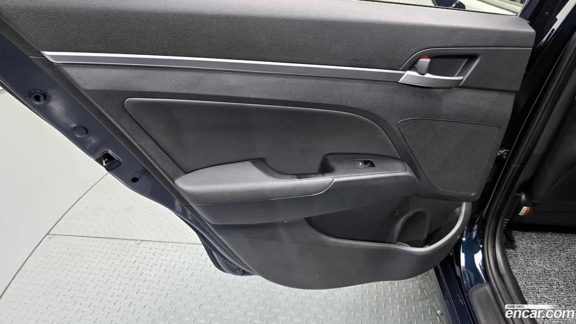 AVANTE Hyundai 2019.0-INNER-035