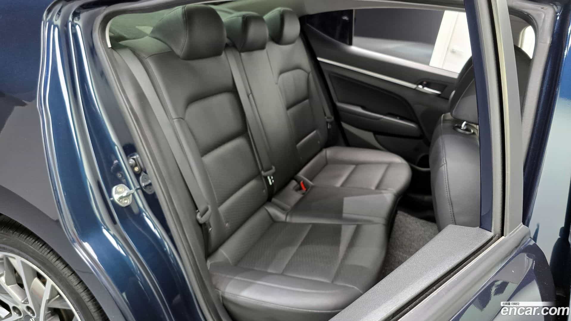 AVANTE Hyundai 2019.0-INNER-036