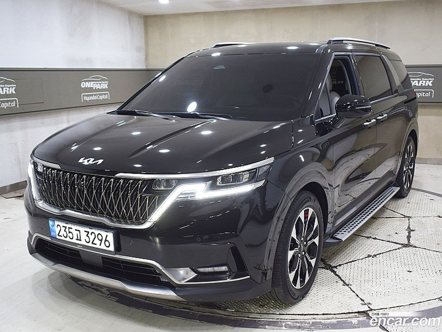 Main__Slider__Photo:Canival Kia 2023.2-0