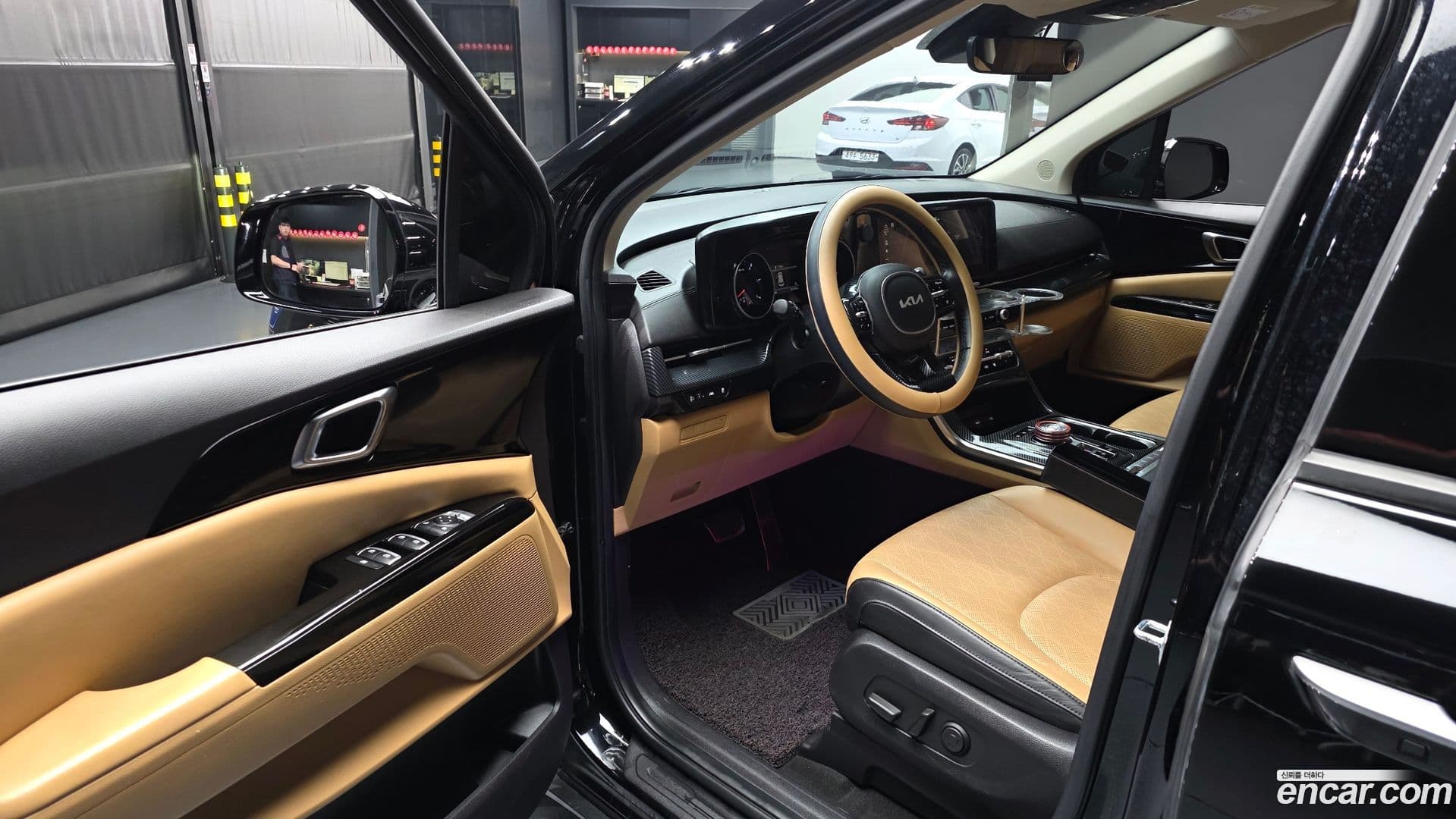 Main__Slider__Photo:Canival Kia 2022.0-9