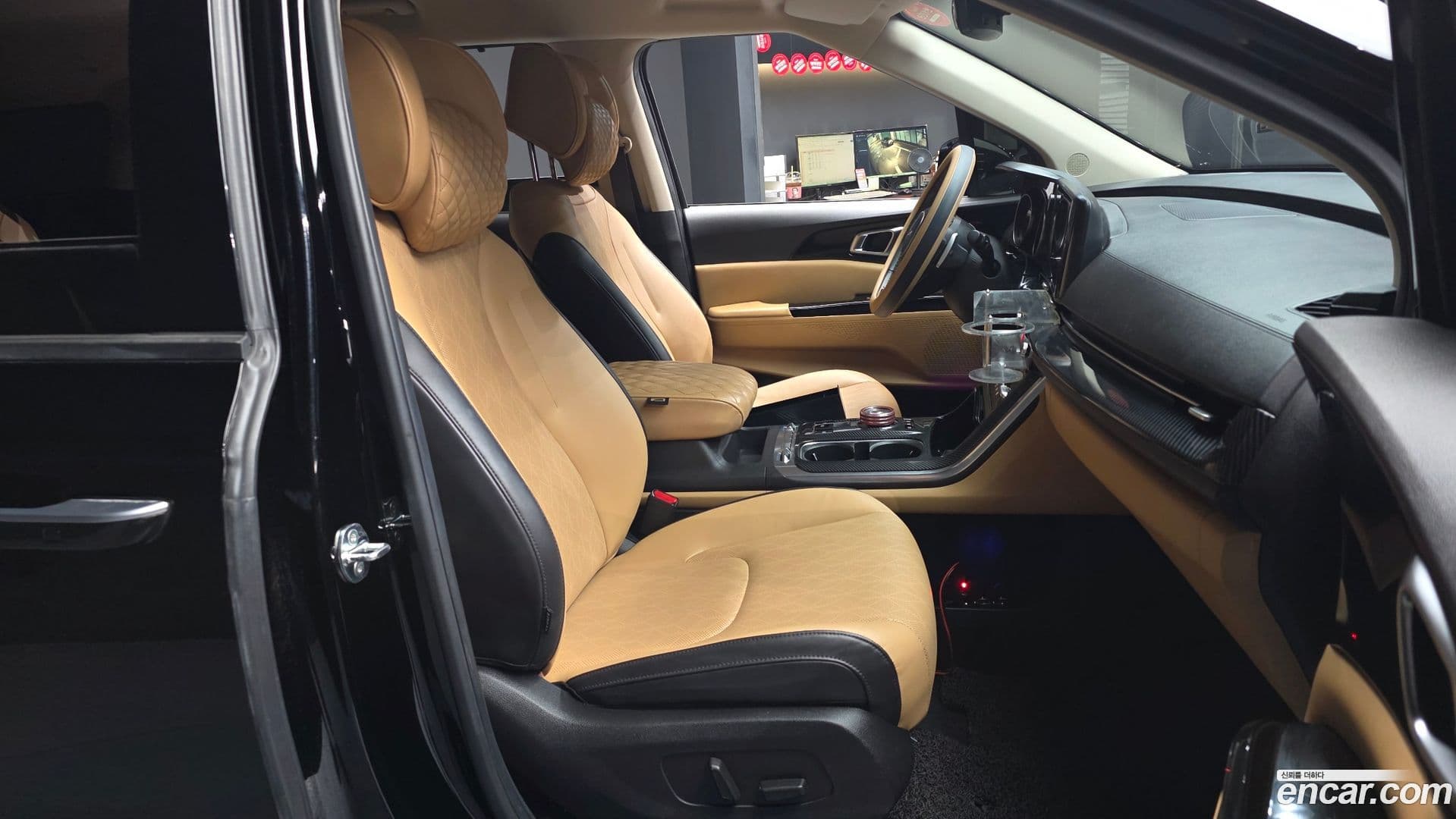 Main__Slider__Photo:Canival Kia 2022.0-10